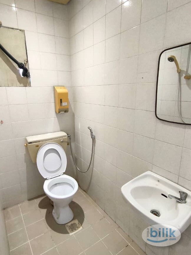 Room for Rent + Air-Cond ❄️ at Setia Alam near Setia City Mall, Taipan - Image 3