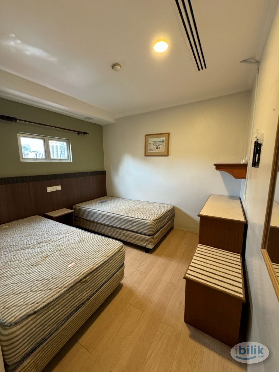 4 mins walk to Petaling Street 🚶 Room + Toilet near Pasar Seni MRT - Image 1