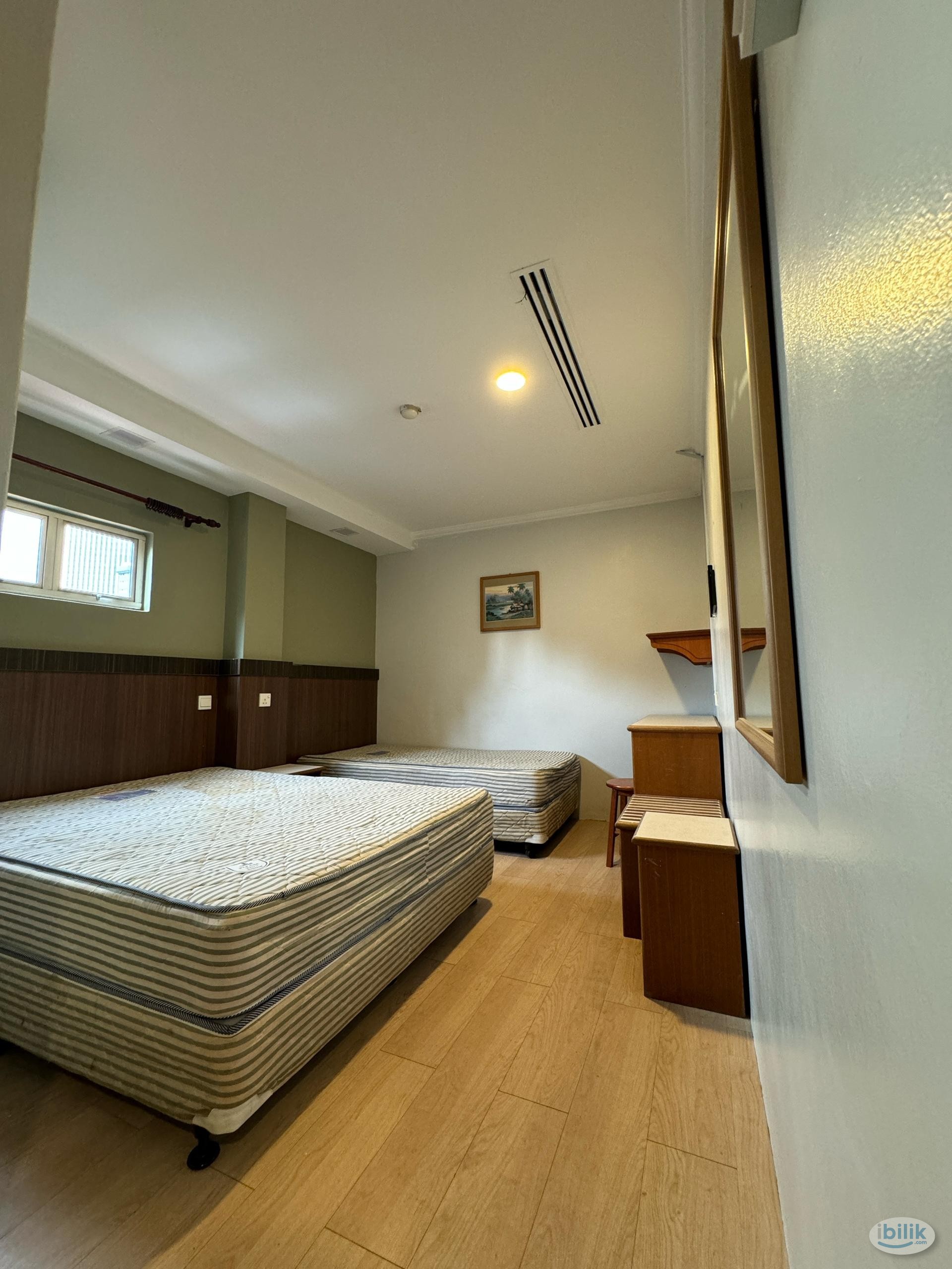 4 mins walk to Petaling Street 🚶 Room + Toilet near Pasar Seni MRT - Image 3