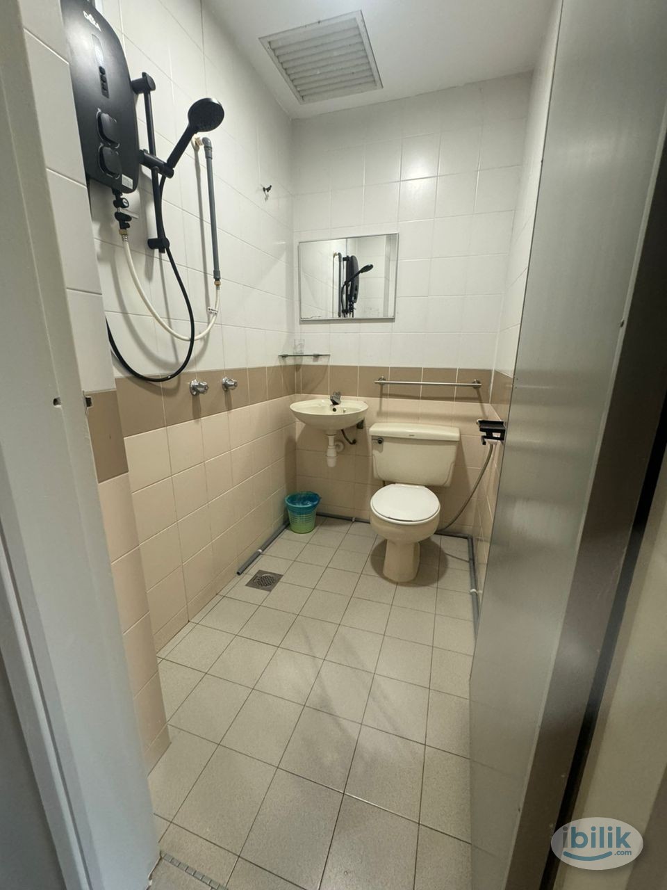 9 mins walk to SEGi College, Pasar Seni⭐Room with Zero Deposit at Pudu - Image 4