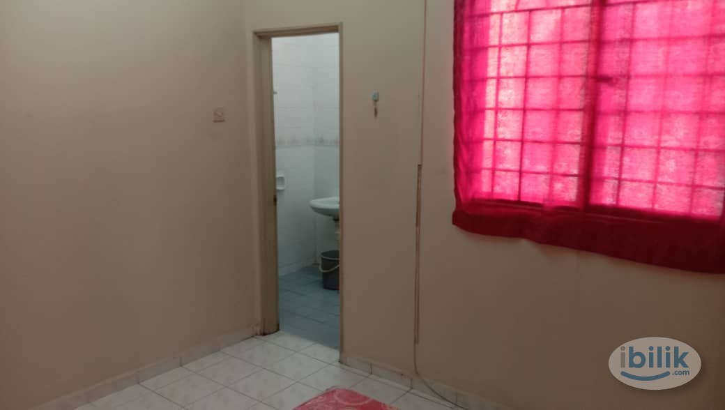 Single Room at DESA MELATI NILAI N9 - Image 4