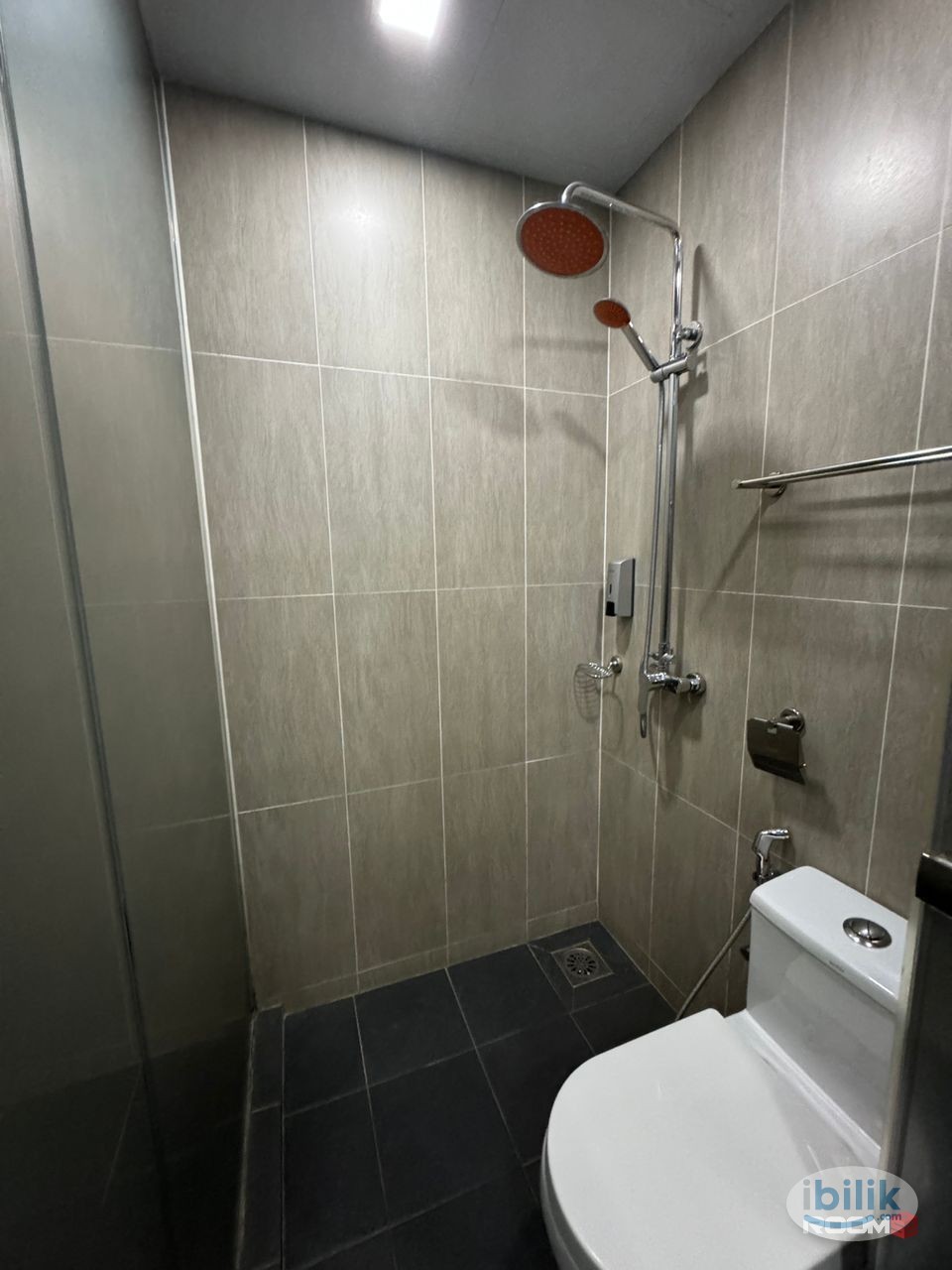 Beside KESAS Highway 🛣️ Co Living Hotel Unit with Private Bathroom @ Shah Alam 🚆Nearby Kota Kemuning, Gamuda Walk Mall - Image 3