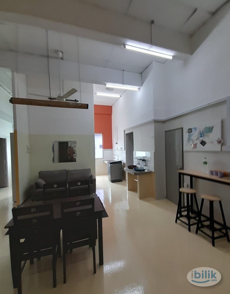 🔥Single Room For Rent🔥NEARBY🚗COLUMBIA ASIA HOSPITAL BUKIT RIMAU,NSK SUPERMARKET TAMAN SRI MUDA,HICOM INDUSTRIAN PARk - Image 4