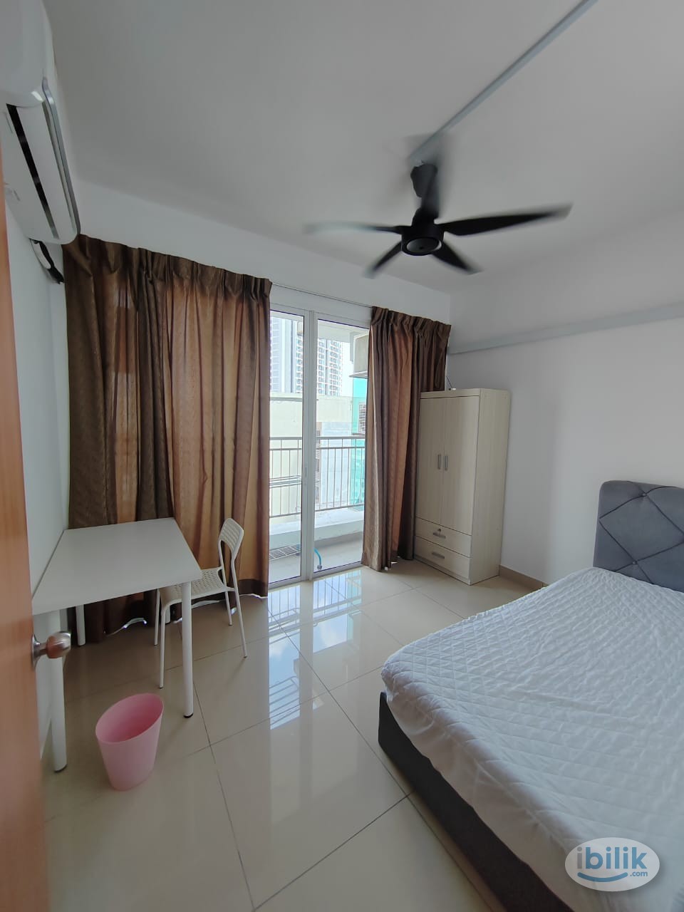 Middle Room at Pacific Place, Ara Damansara - Image 1