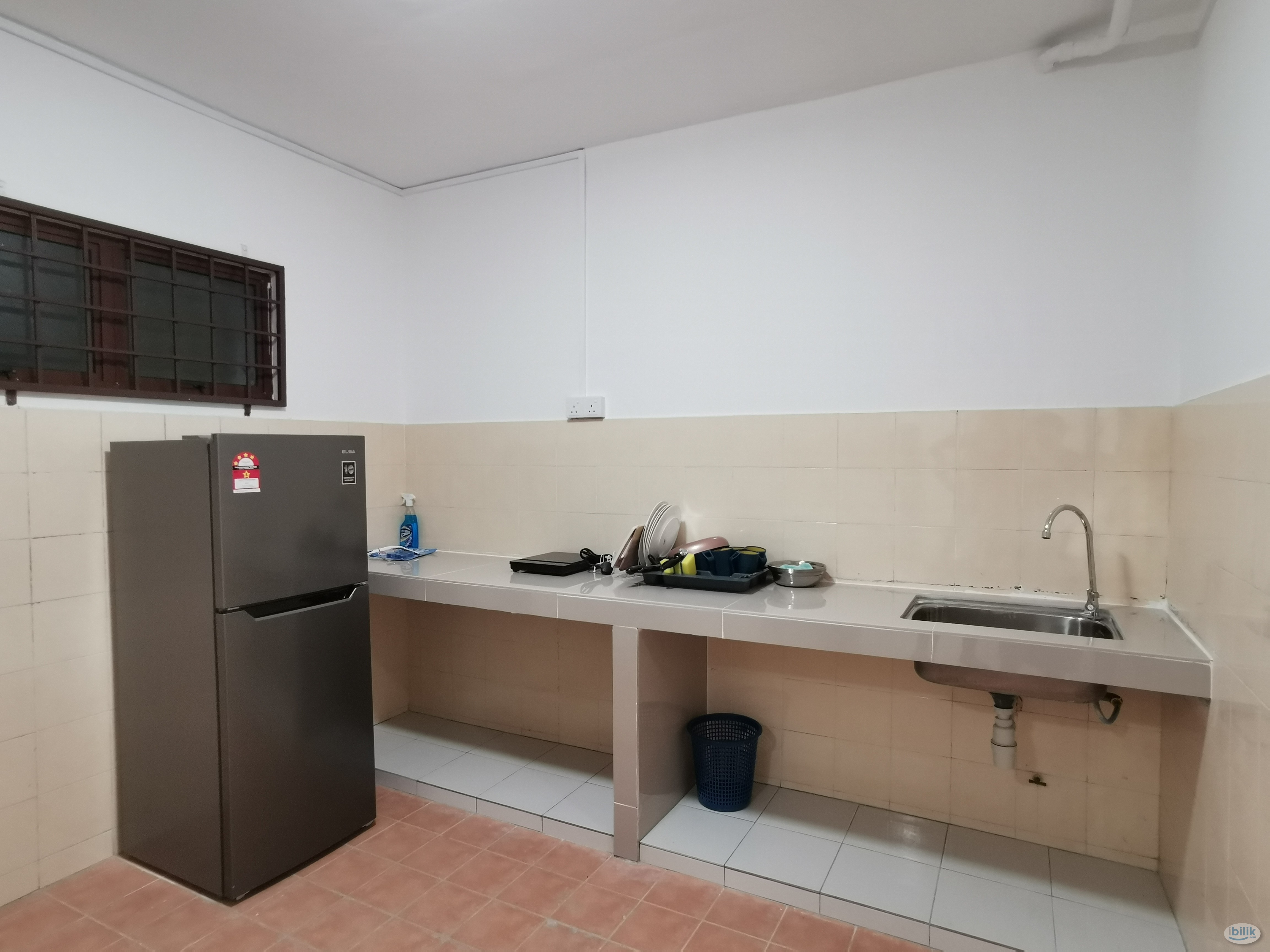 Only 8 minutes walking distance to MRT Surian Middle Room at Palm Spring, Kota Damansara - Image 3