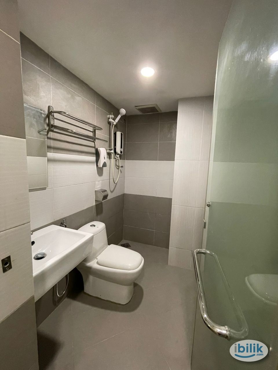 🤩MASTER ROOM FOR RENT🤩ZERO DEPOSIT APPLY✊🚗driving distance to ICITY 🚗UITM SHAH ALAM 🚗Shah AlamHospital🚗AIA - Image 3