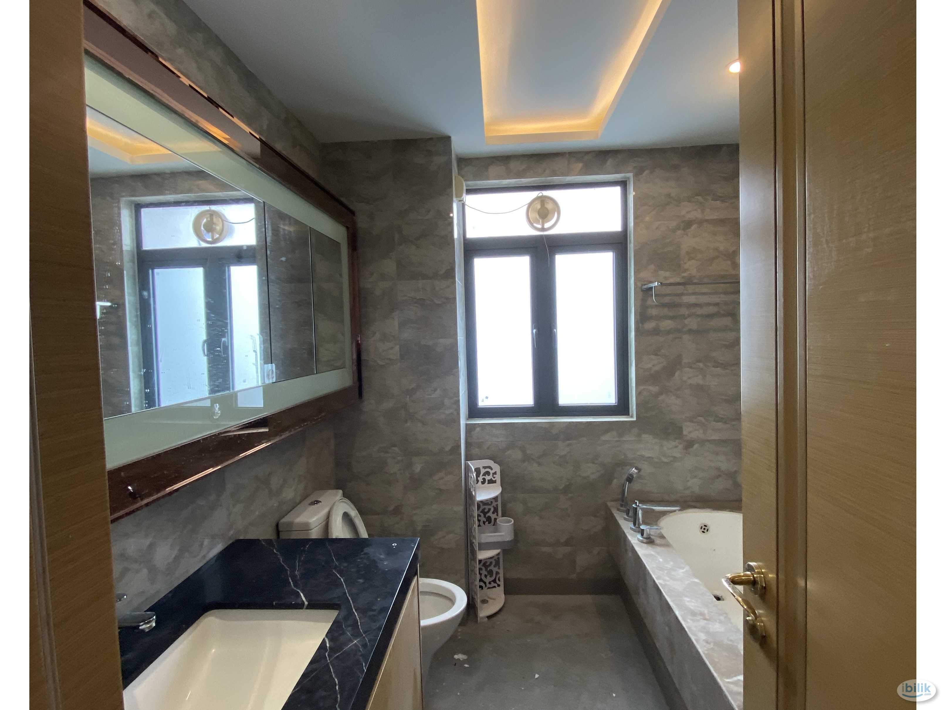 Big Master Room (NEW FURNITURE) at R&F Princess Cove for rent - 3 mins walk to CIQ - Image 4
