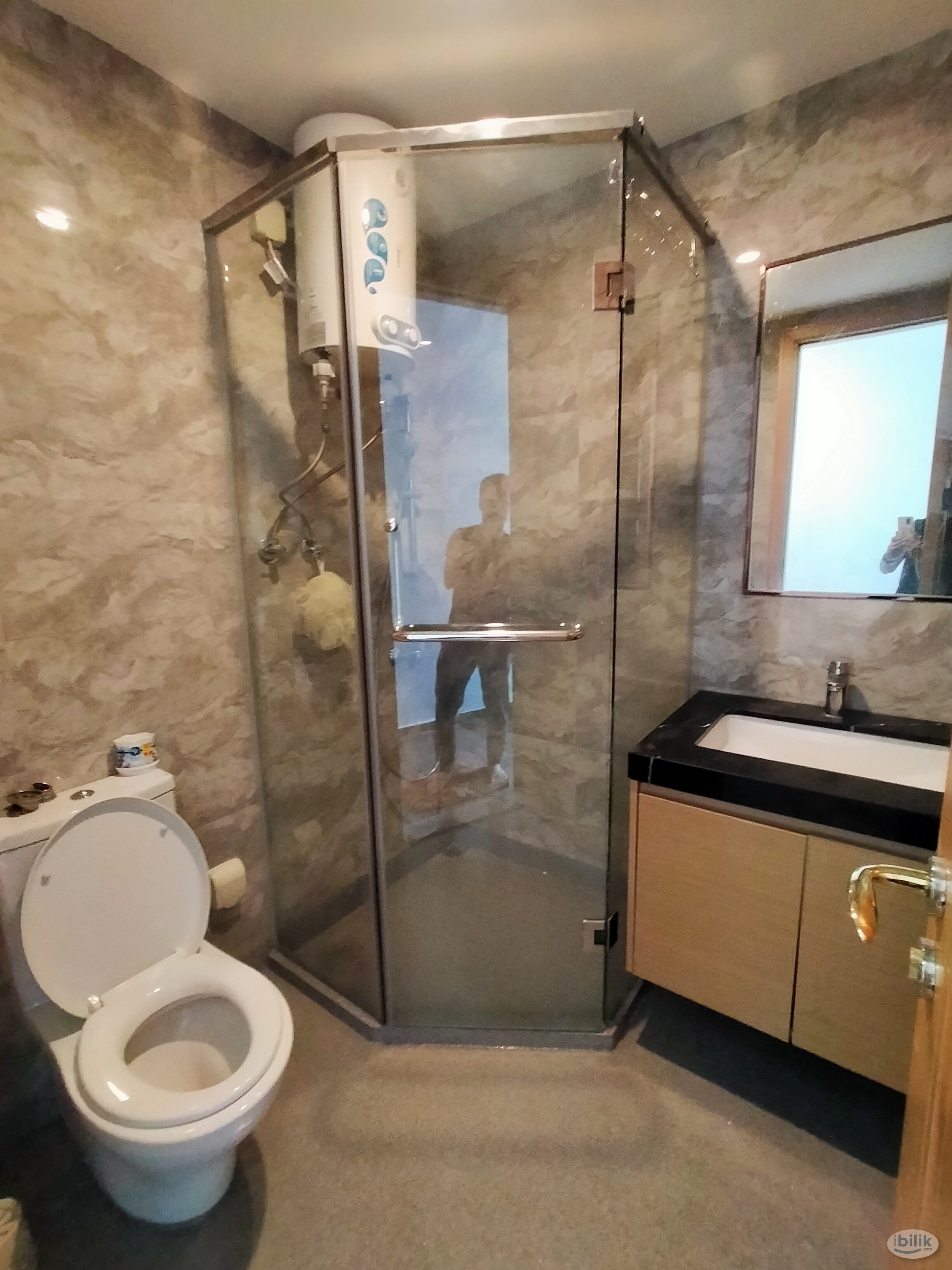 Master Room (R&F Princess Cove) for rent - 3 mins walk to CIQ - Image 3