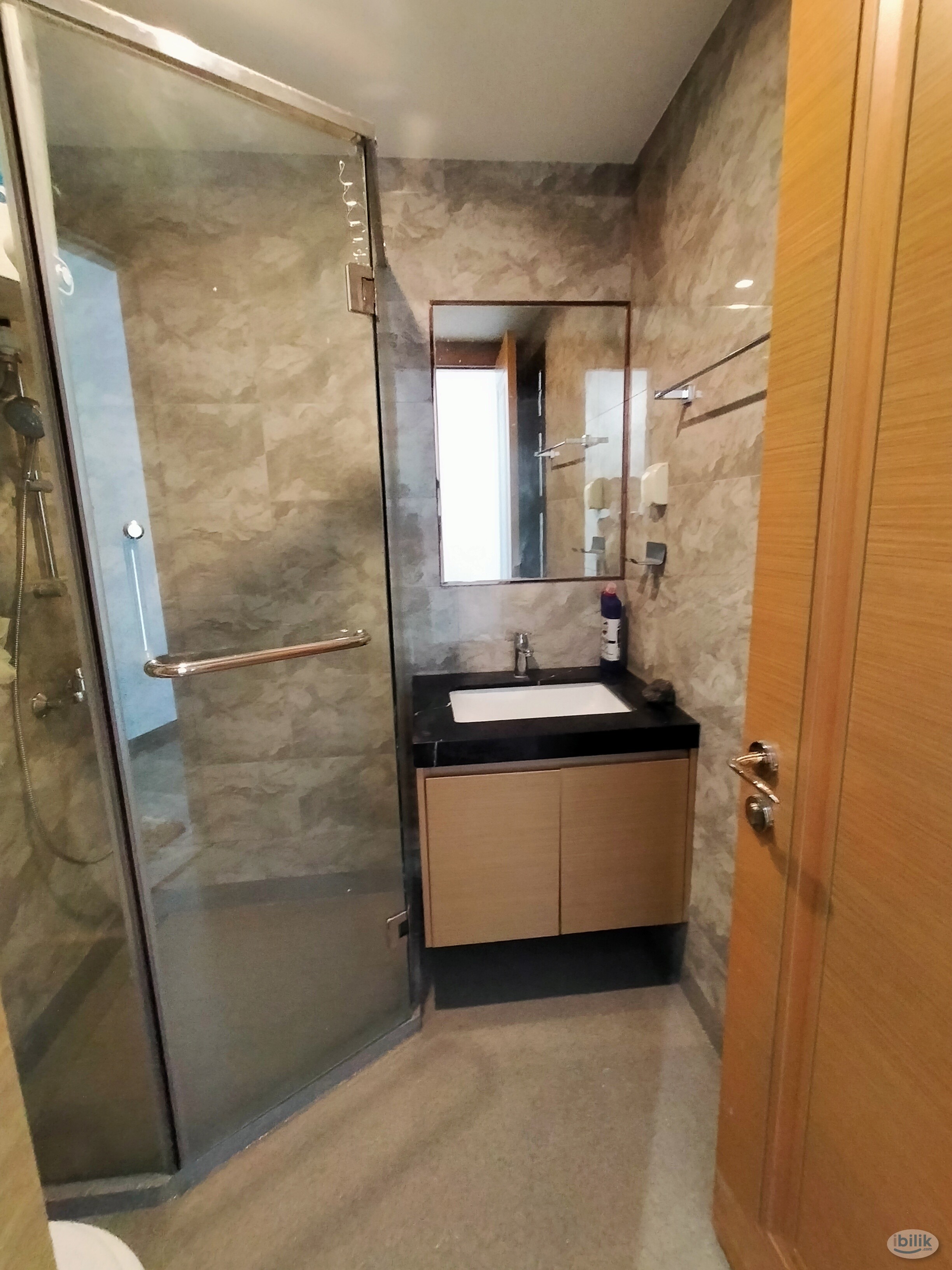 Master Room (R&F Princess Cove) for rent - 3 mins walk to CIQ - Image 4