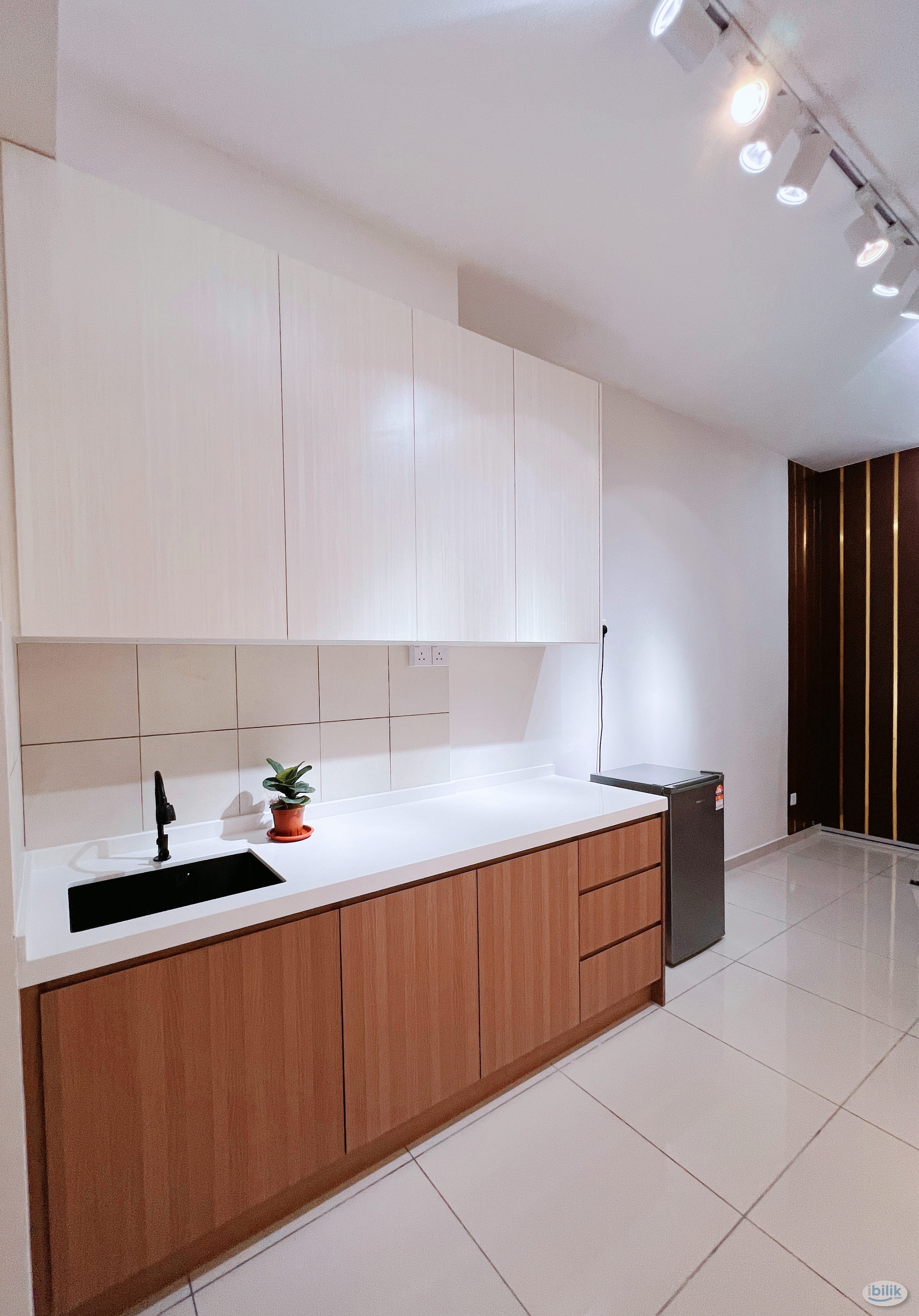 𝗖𝗼𝗺𝗳𝗼𝗿𝘁𝗮𝗯𝗹𝗲 SINGLE ROOM Furnished ❗𝗡𝗶𝗰𝗲, 𝗖𝗹𝗲𝗮𝗻 Room for rent near SS2, SS15, SS26 @ Damansara Petaling Jaya - Image 1