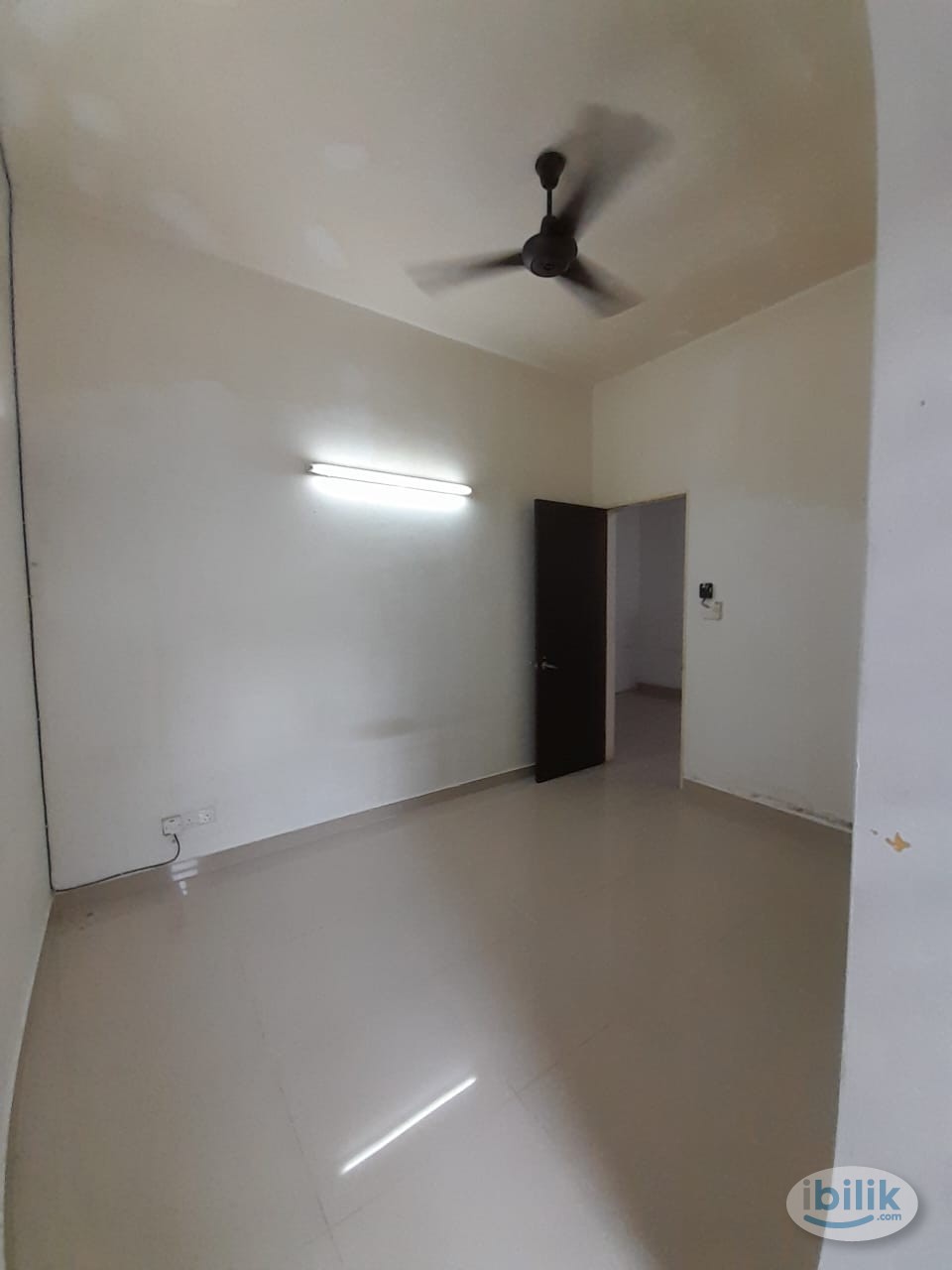 🤩 Available Middle Room with Private Bathroom for Rent at Alam Impian,Shah Alam with High Speed WI-FI & Cleaning Service - Image 1