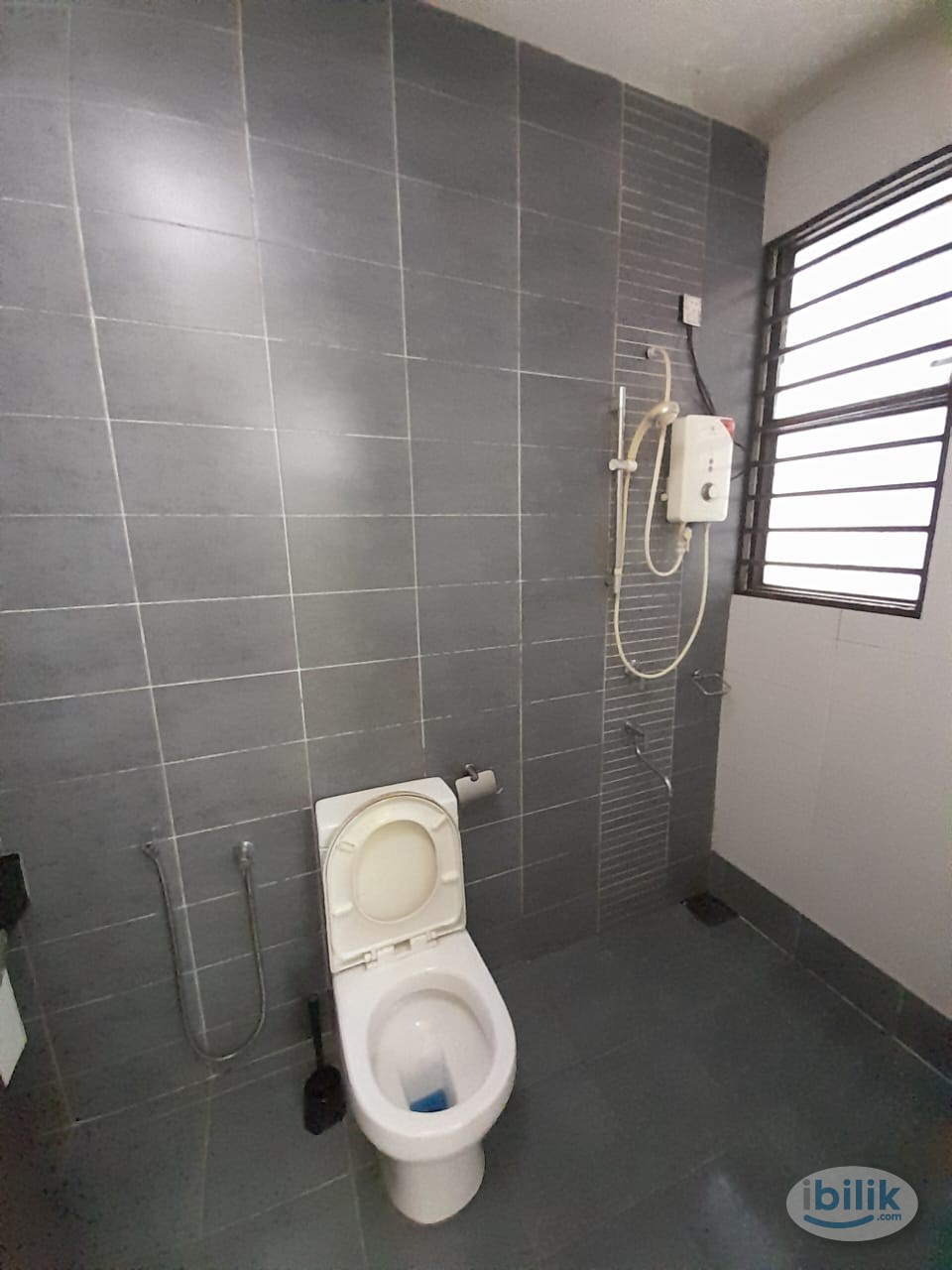 🤩 Available Middle Room with Private Bathroom for Rent at Alam Impian,Shah Alam with High Speed WI-FI & Cleaning Service - Image 4
