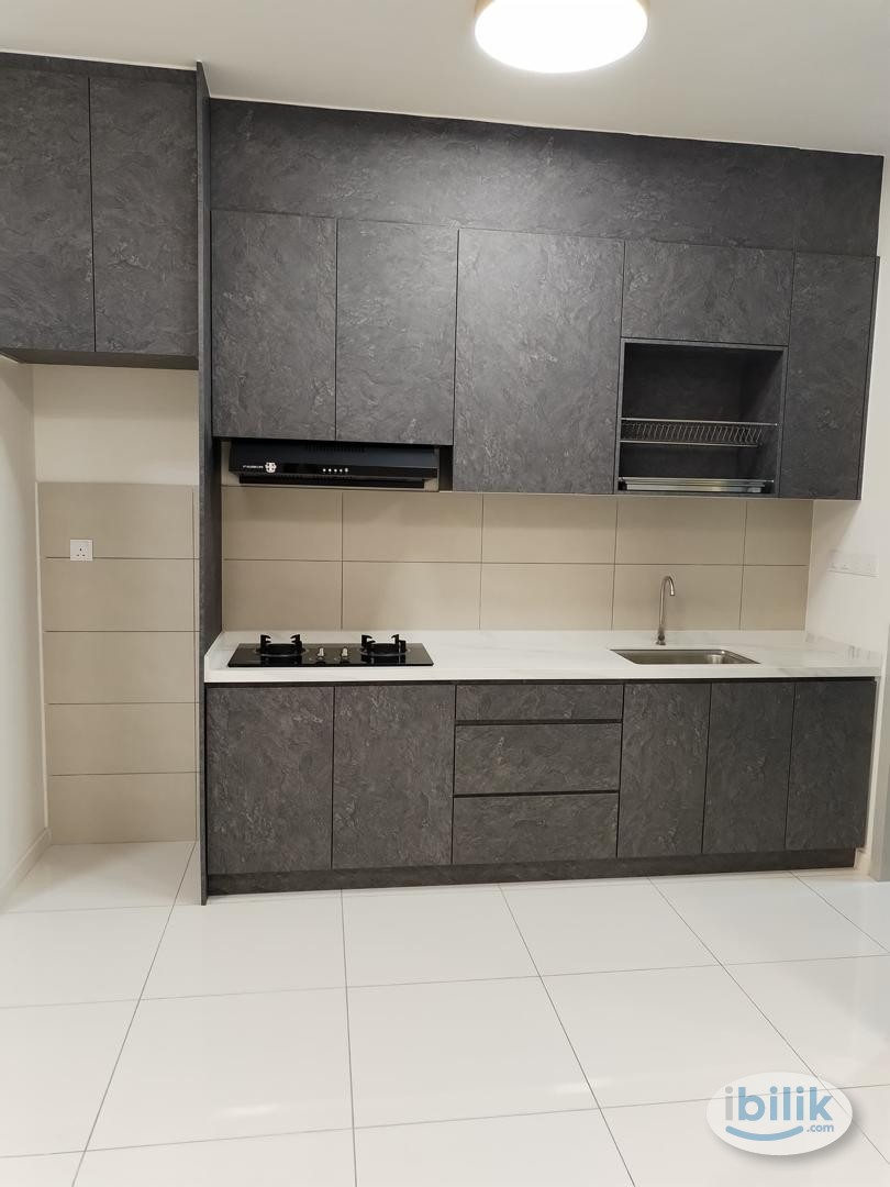 Middle Room at Astetica Residences, Seri Kembangan - Image 4