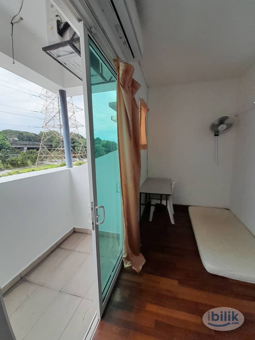 1 min Walking Distance to  LRT TAMAN PARAMOUNT Single Room at TamanParamount - Image 2