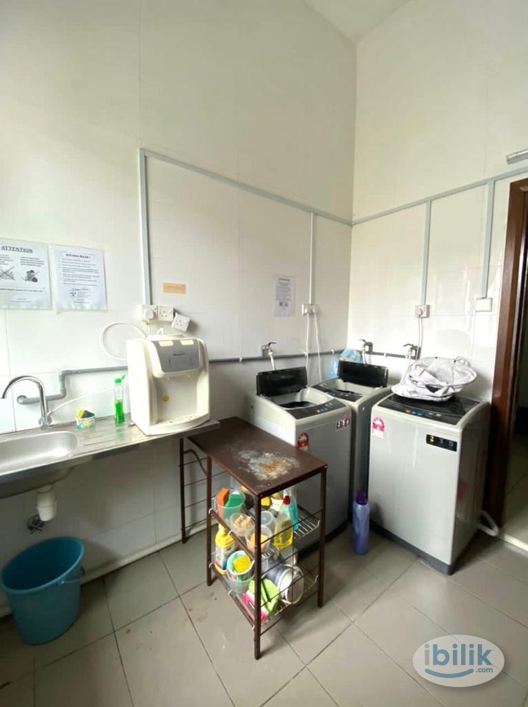 1 min Walking Distance to  LRT TAMAN PARAMOUNT Single Room at TamanParamount - Image 5