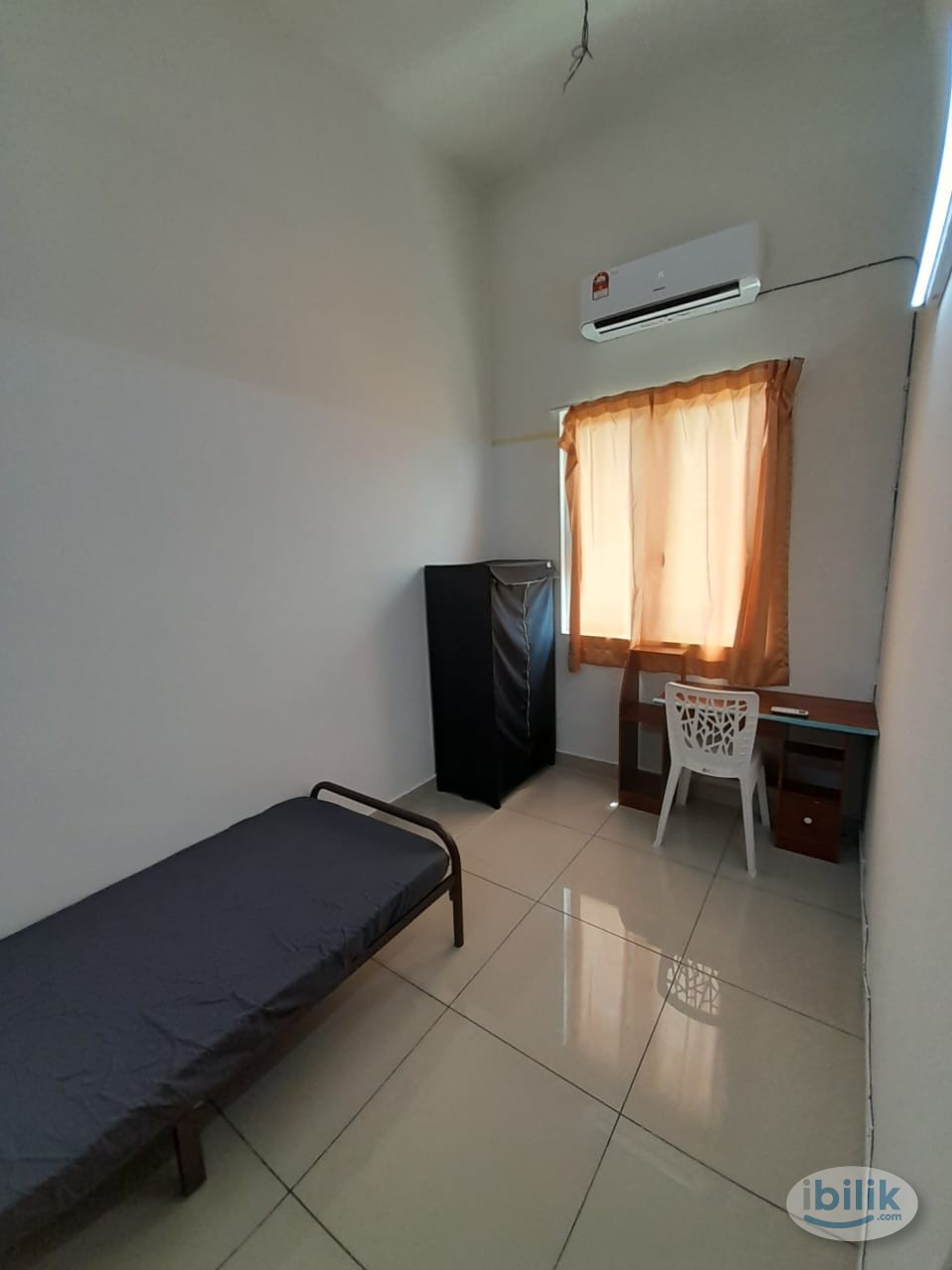 1 min Walking Distance to  LRT TAMAN PARAMOUNT Single Room at TamanParamount - Image 1