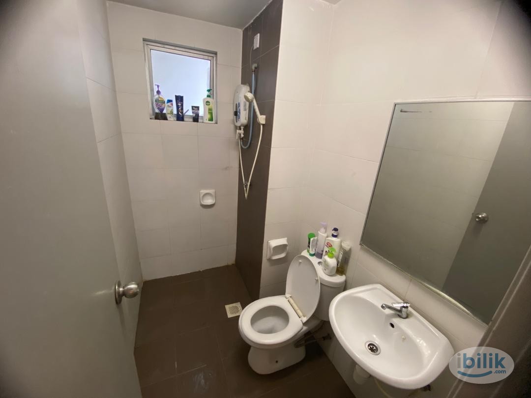 Middle Room with big window - Image 3