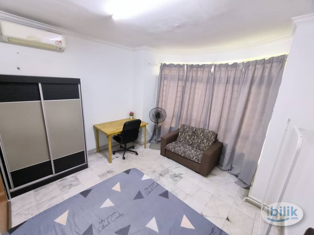 Middle Room at Endah Regal, Sri Petaling - Image 1