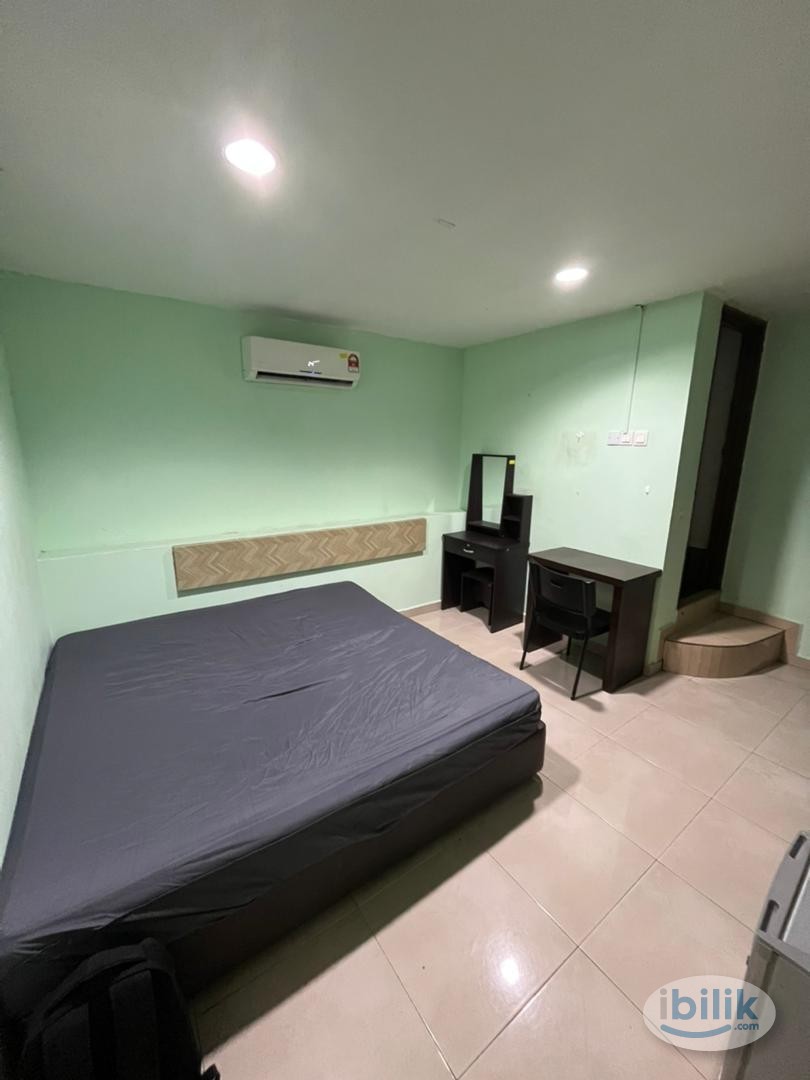 Hotel Type Room with Private Bathroom @ MRT Surian 🏡 Nearby Menara Mitraland & The Strand Mall - Image 1