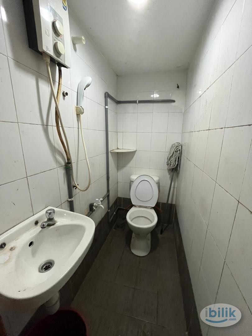 Hotel Type Room with Private Bathroom @ MRT Surian 🏡 Nearby Menara Mitraland & The Strand Mall - Image 4