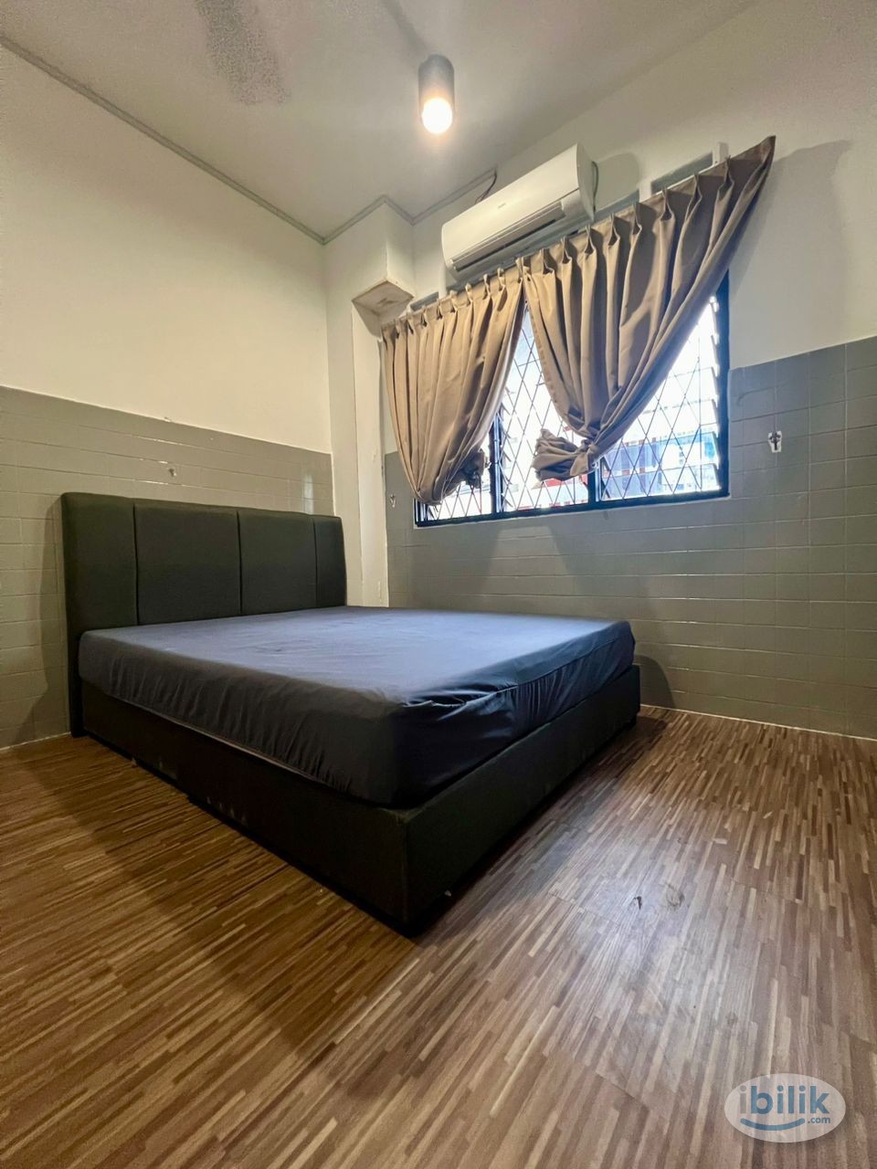 📍🚶 Near to CIQ Customs/ JB Central ( by walking distance )🛏️ Aircond room available now - Image 2