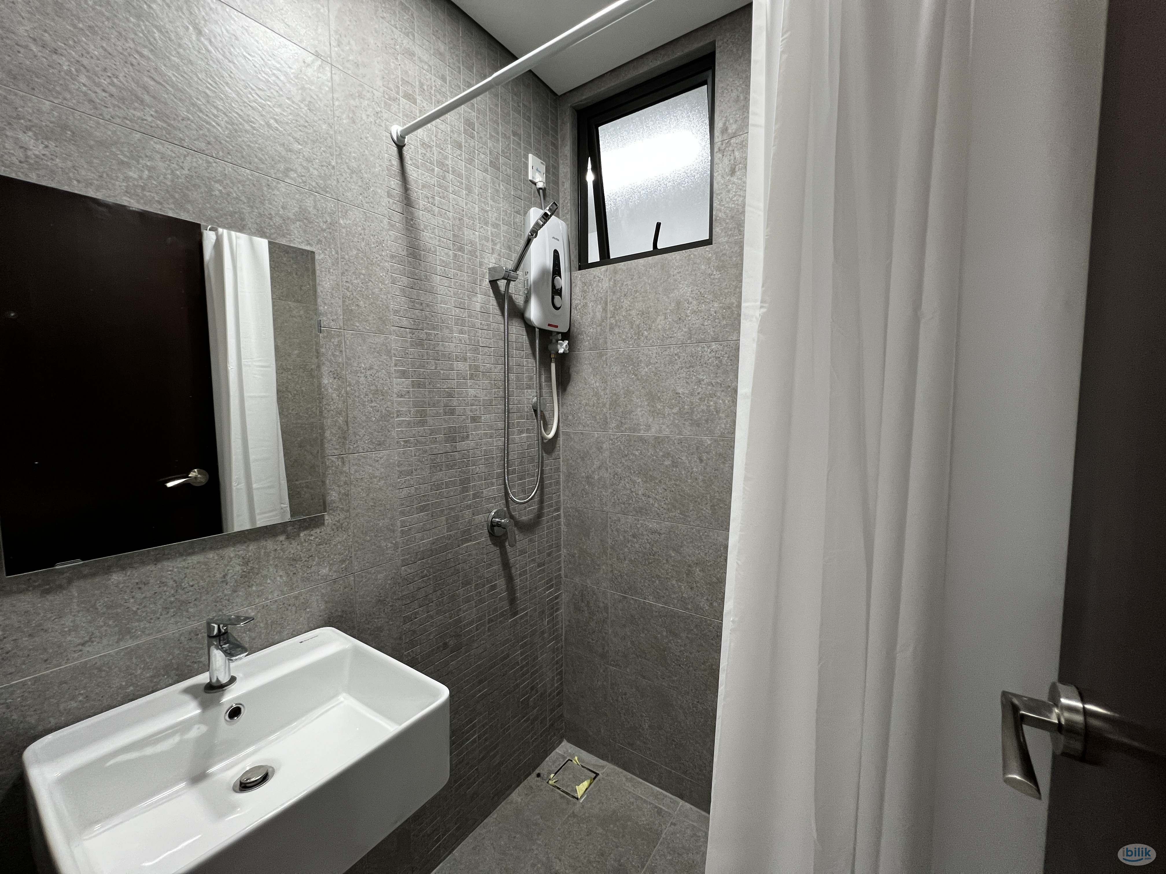 Female only Unit Middle Room at The Birch, Jalan Ipoh - Image 3