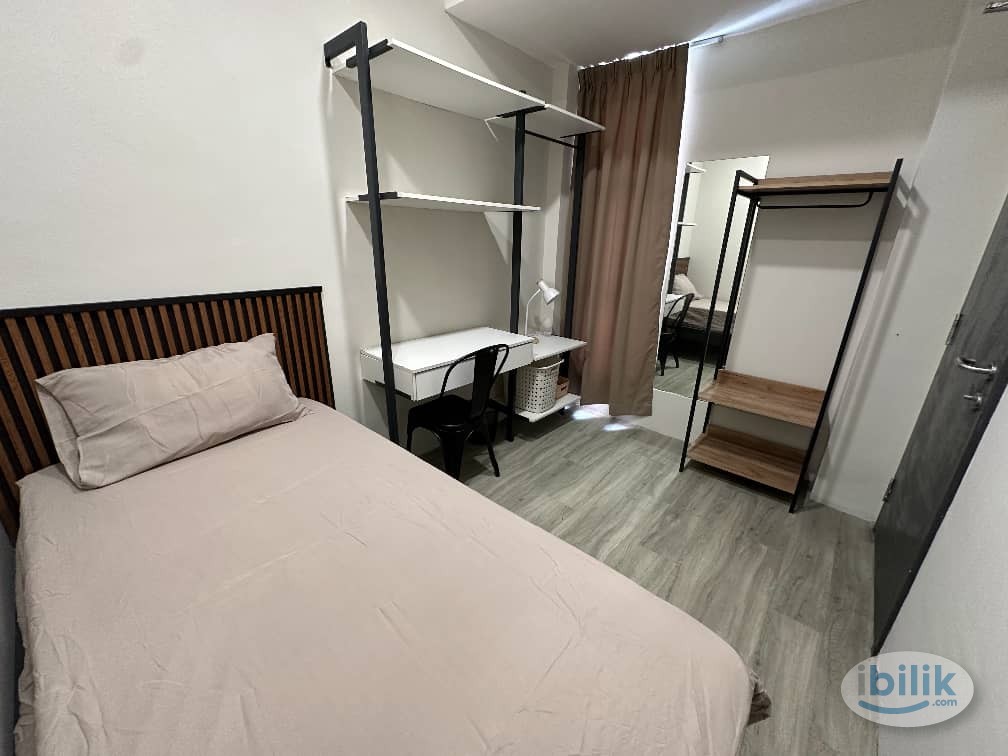usj21 room with window full furnished 10 mins walk to LRT station - Image 1