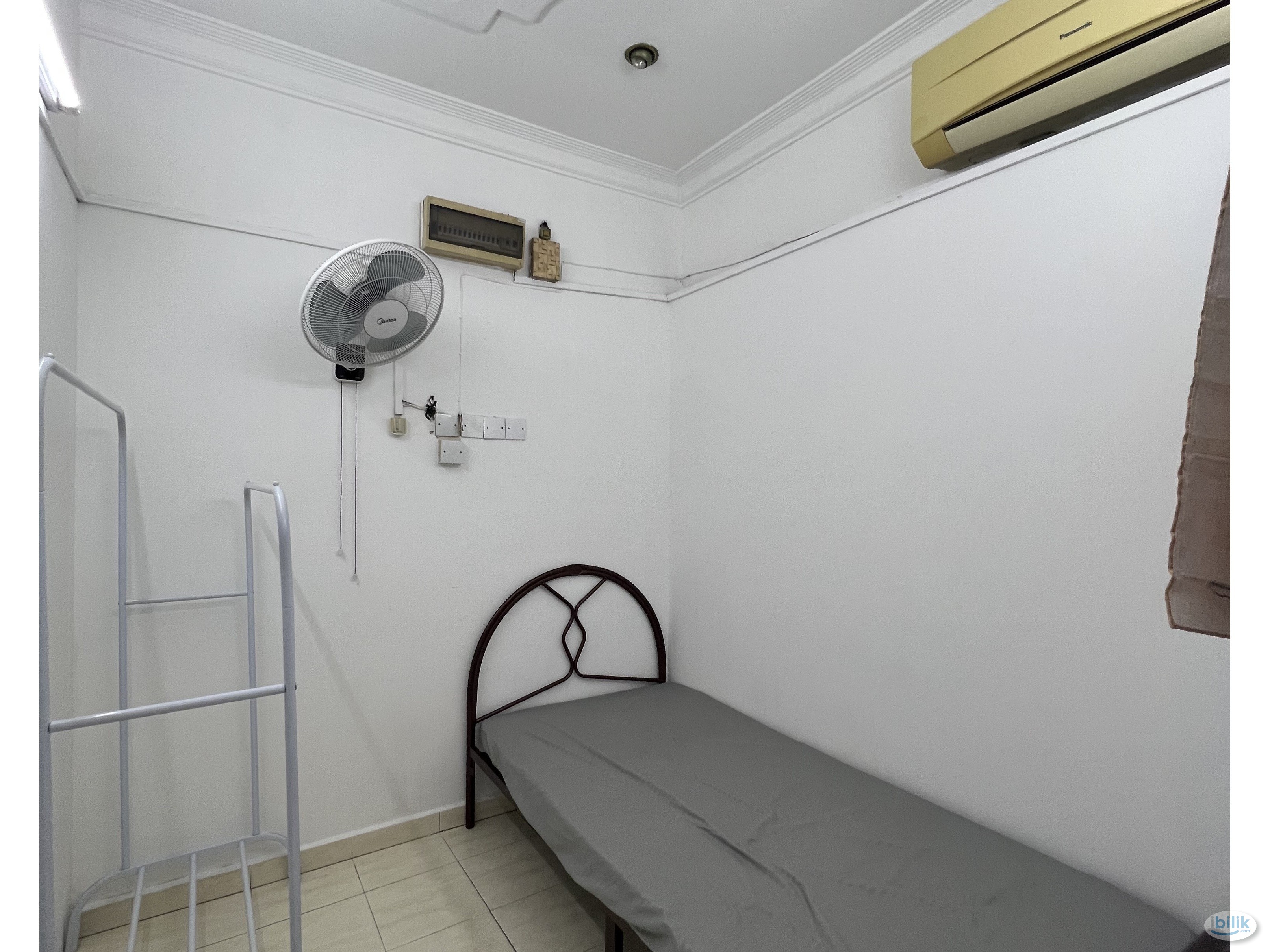 Single Bedroom At SS2 Petaling Jaya For Female Only - Image 1