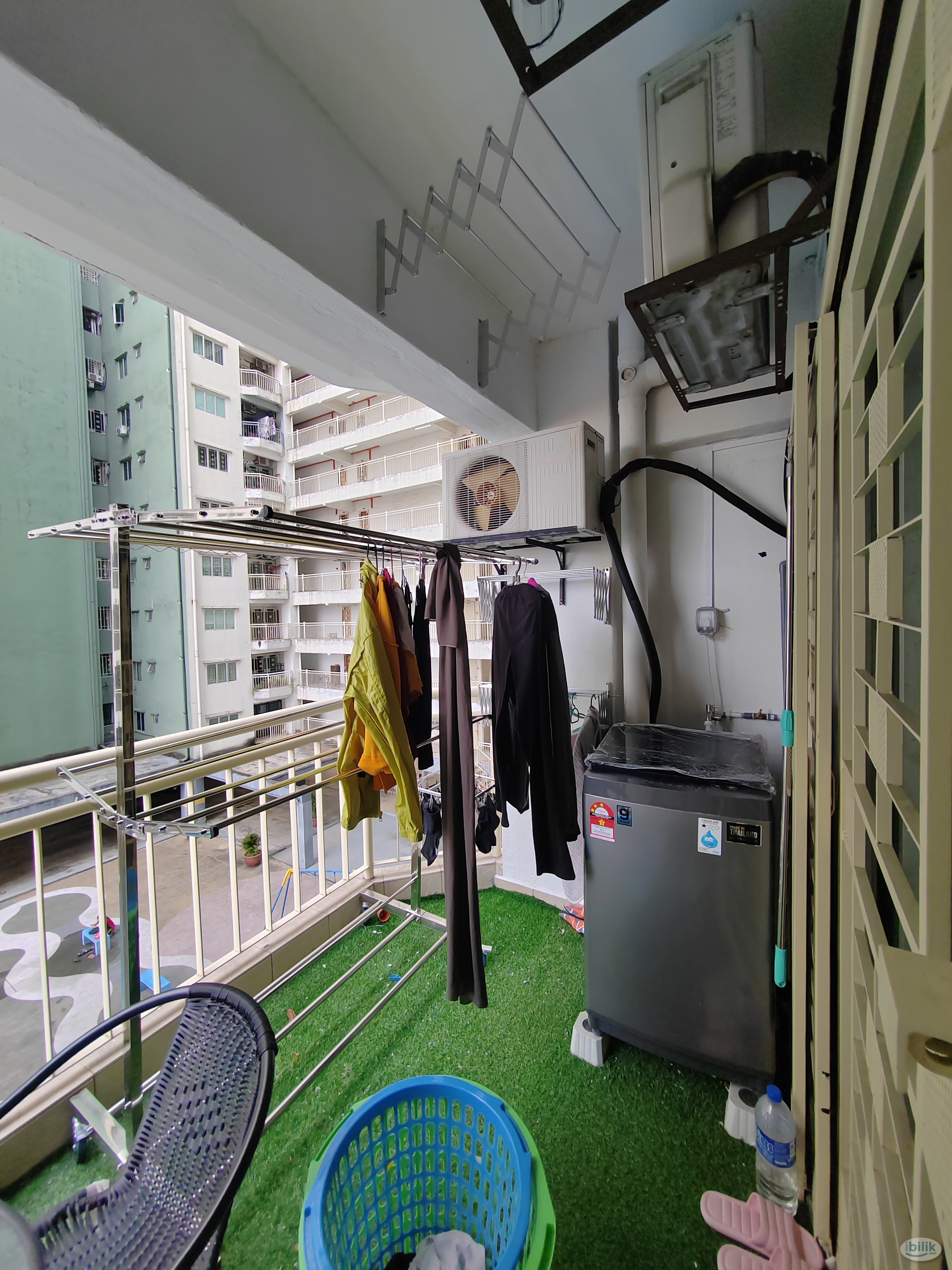 Female only Middle Room at kepong sentral condomiunium mrt ktm - Image 4