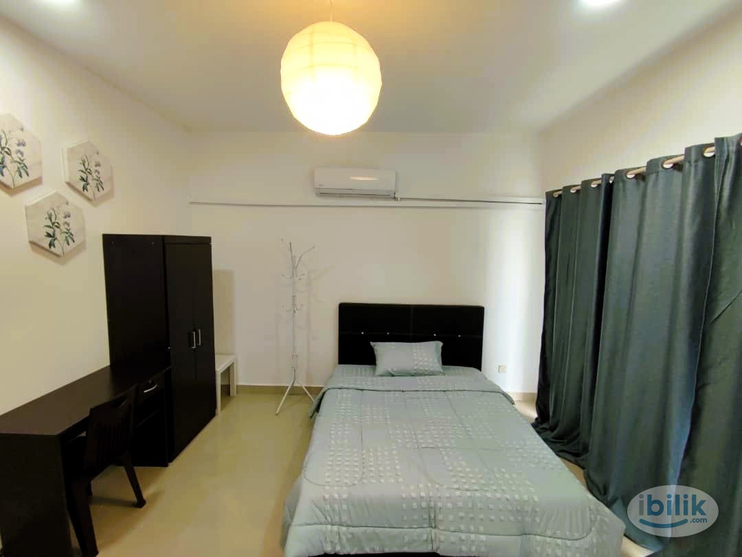 🚗Balcony Big Queen Size AC Bedroom, Female only, 8mins to Publika, Fully Furnished🚗 Duta Ria - Image 1