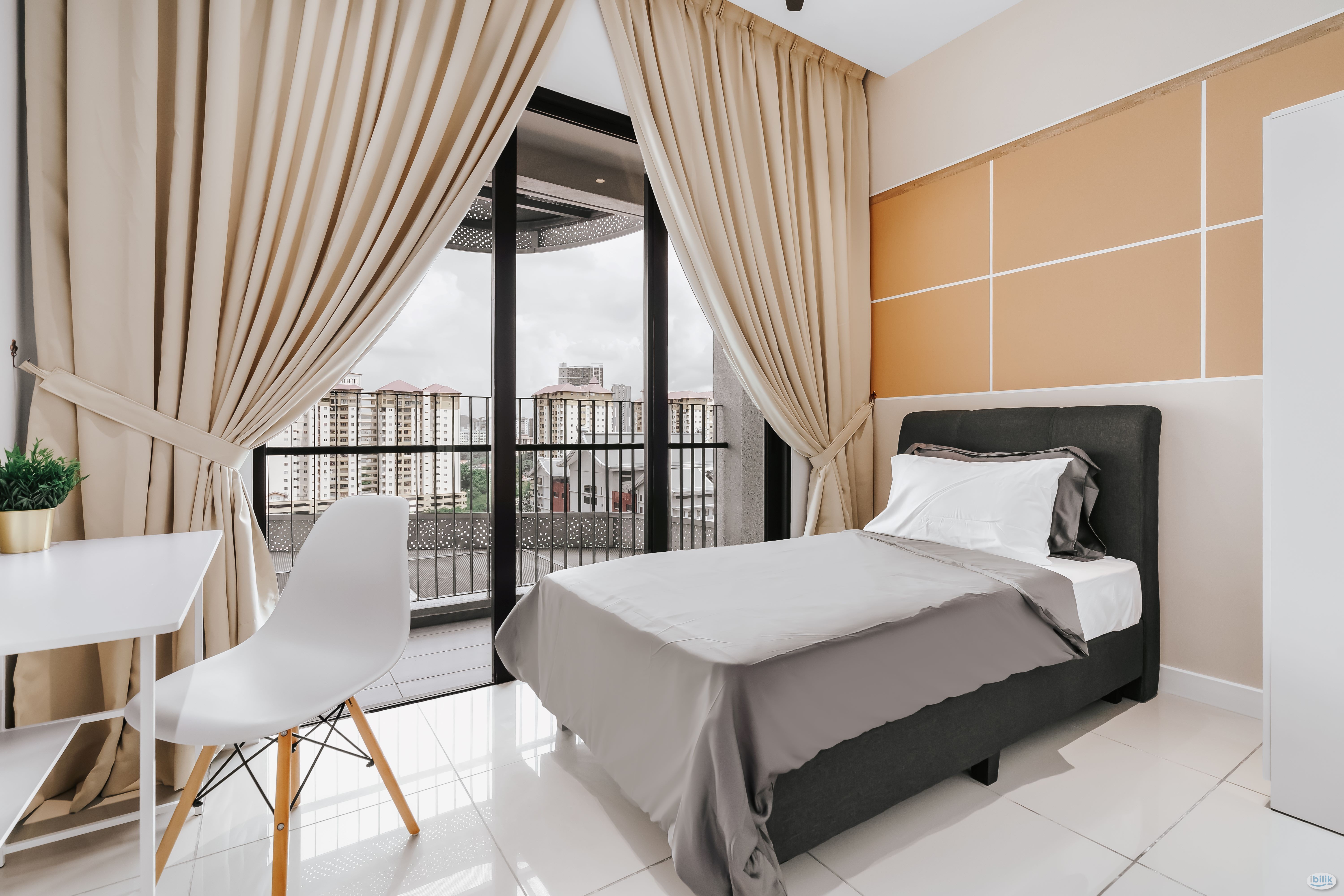 All Female‼️ (balcony Medium Room) WIFI AirCond Near MRT BUS at Unio Residence, Kepong Sungai Buloh Bandar Sri Damansara - Image 1