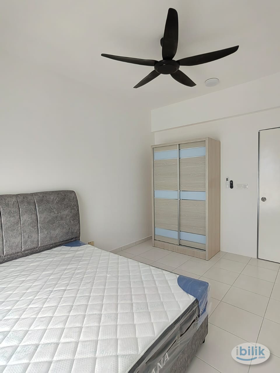 Delux Middle Room at I-Santorini, Tanjung Tokong - Image 2