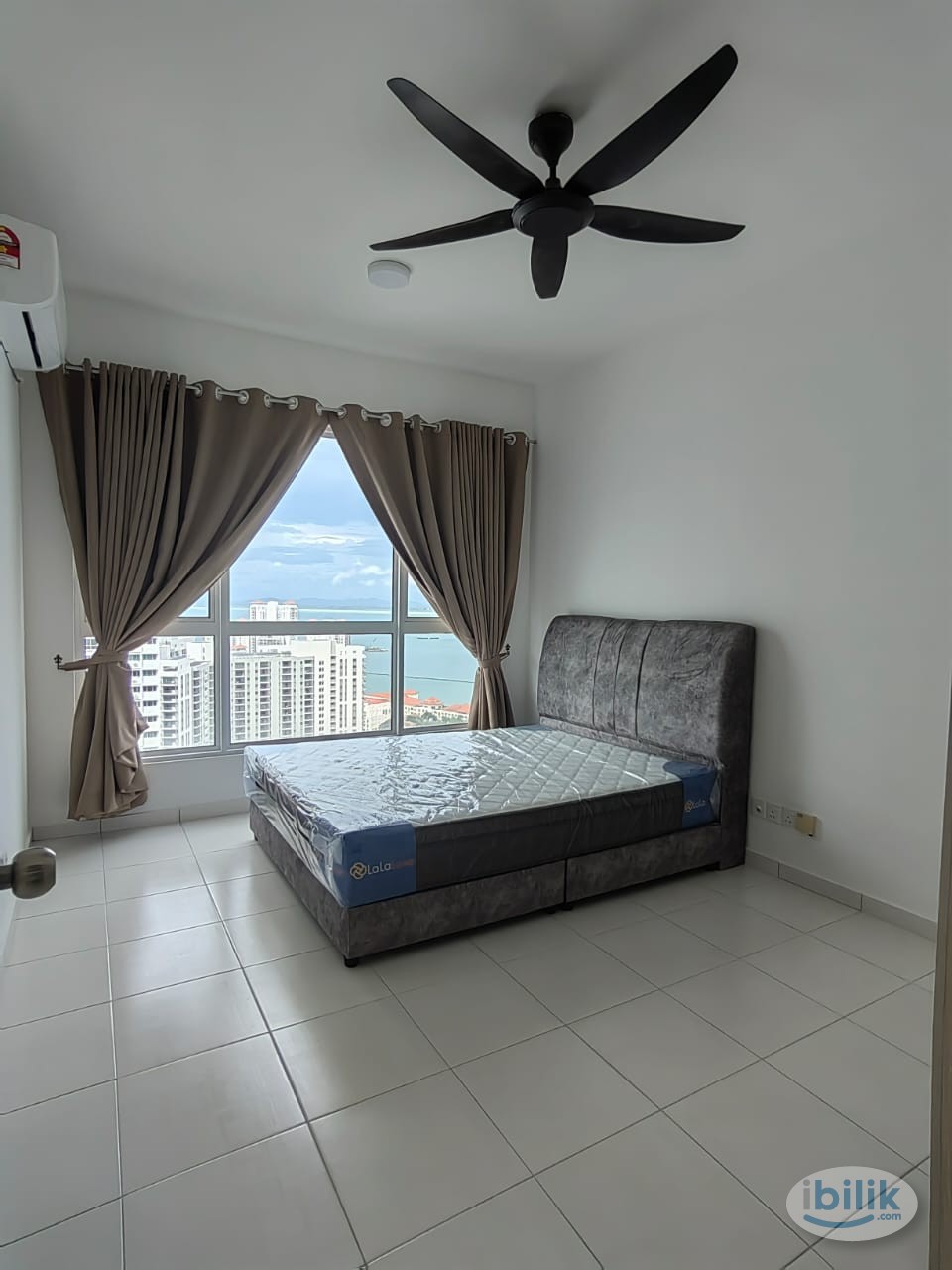 Delux Middle Room at I-Santorini, Tanjung Tokong - Image 1