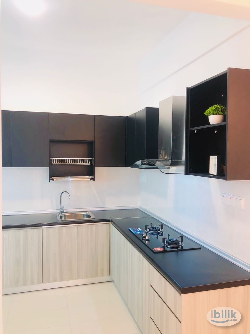 Master Room at Greenfield Residence, Bandar Sunway - Image 3