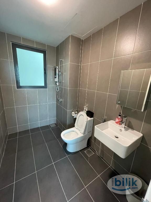 Master Room at Greenfield Residence, Bandar Sunway - Image 4