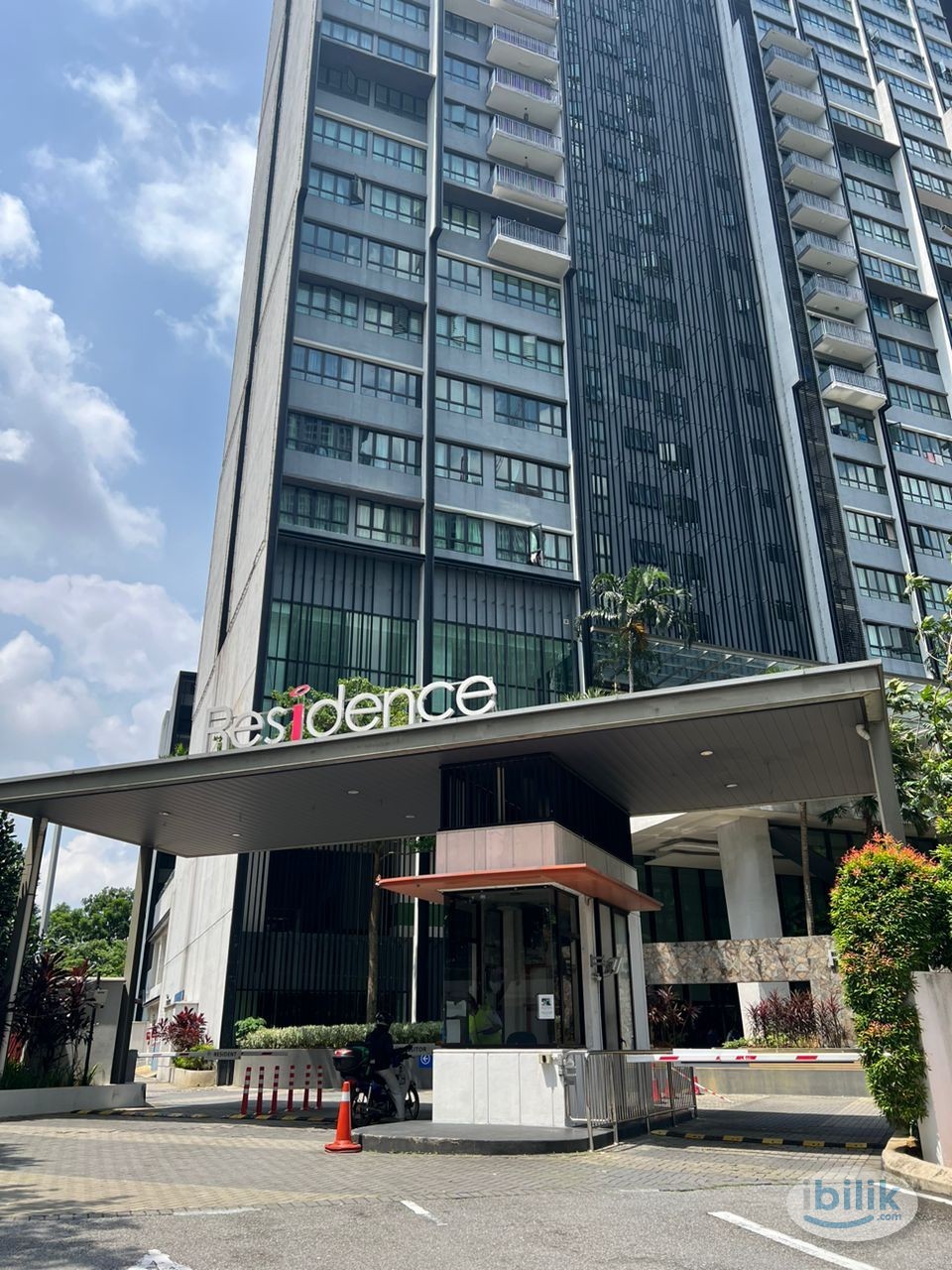 Zero Deposit Plan Available 🔥All Female Master Room with Private Bathroom at I-City 🏡Nearby SOGO Central Shah Alam - Image 1