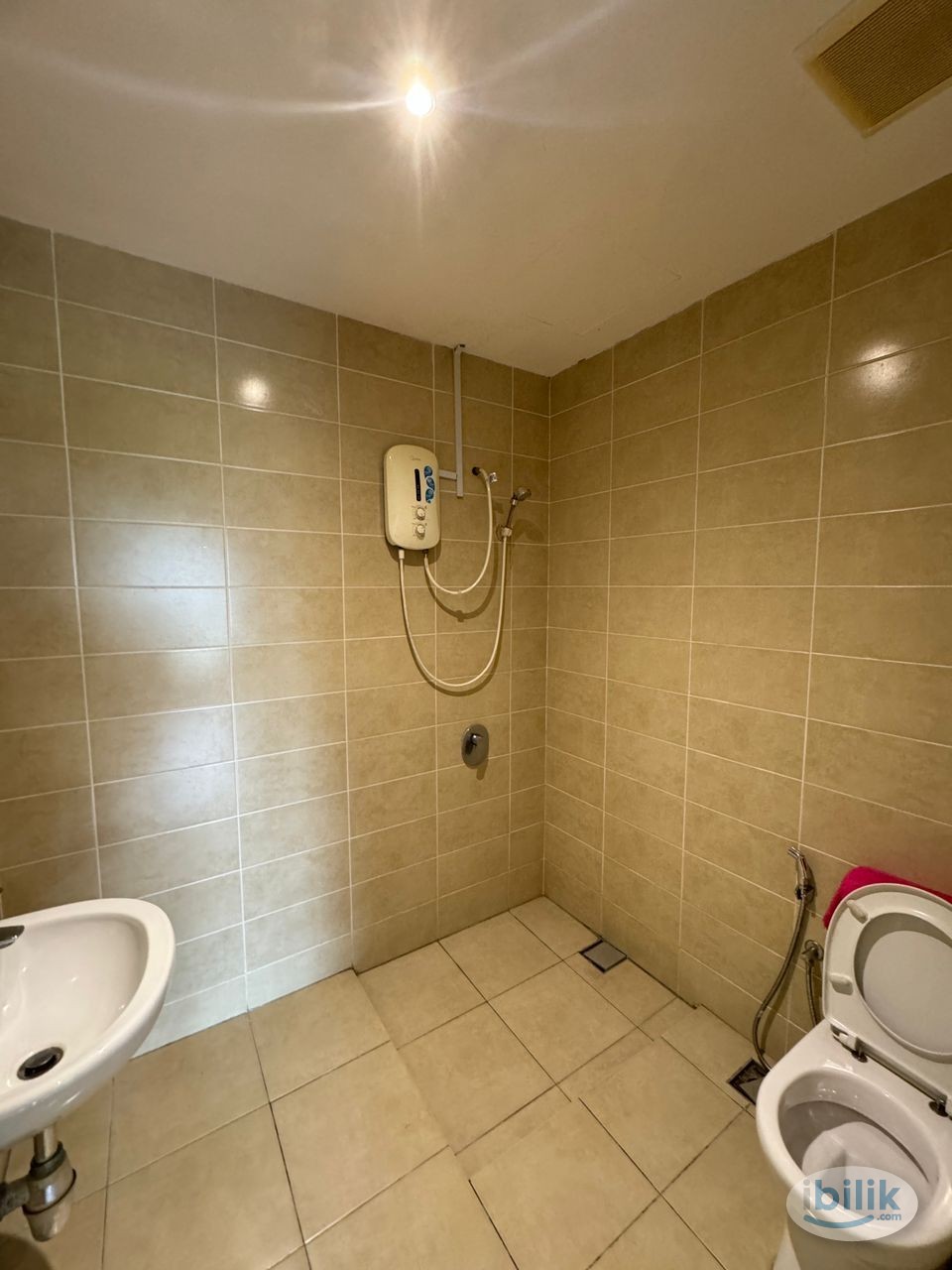Zero Deposit All Female Unit @ I Residence Condo 🏡 Nearby Mercu Maybank I-City, Central I-City Shopping Mall - Image 3