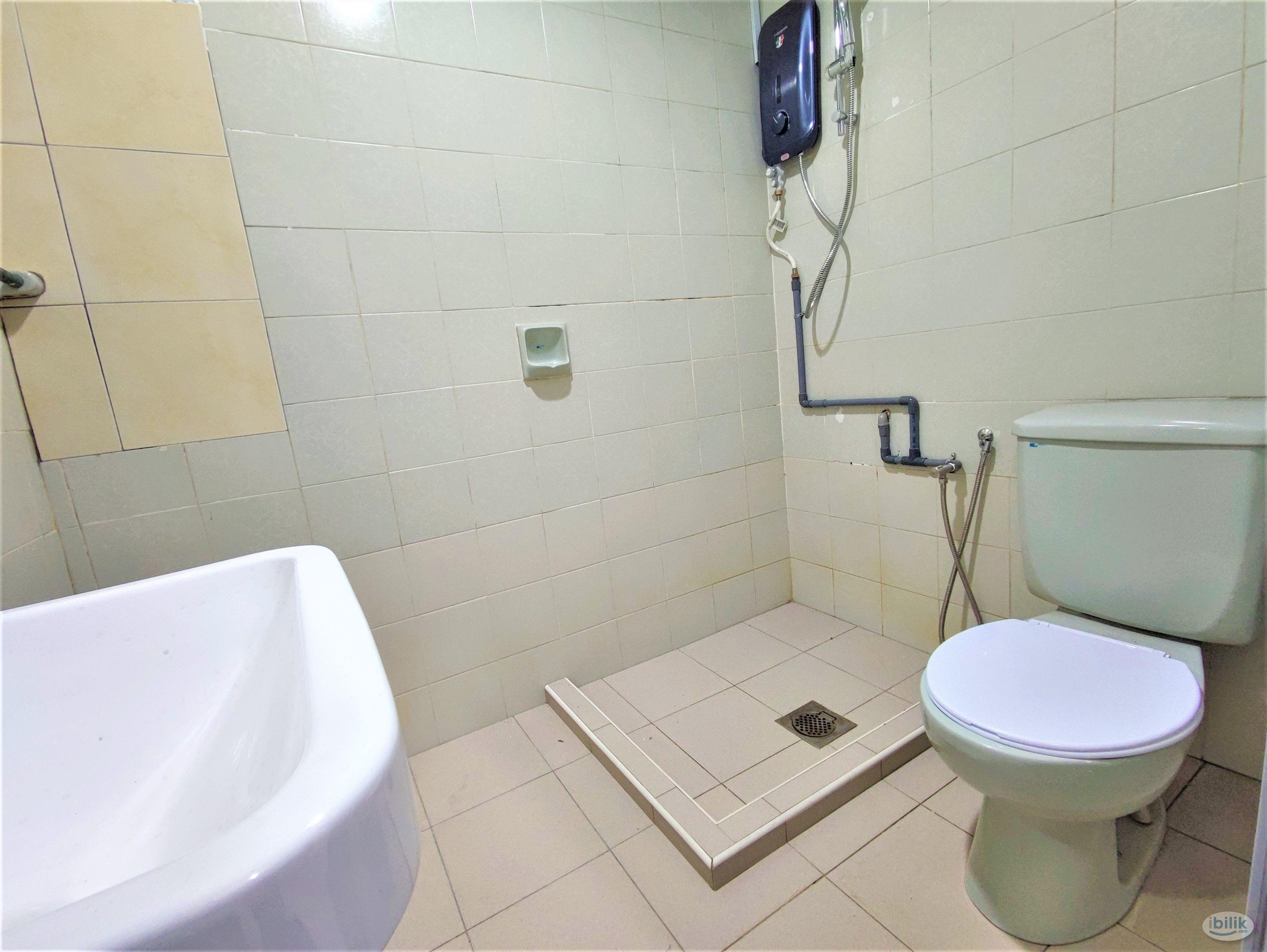 🔥2min walk to LRT/KTM, Sunway Putra Mall, Queen Size Bed Room🔥 Villa Putera, Putra - Image 4
