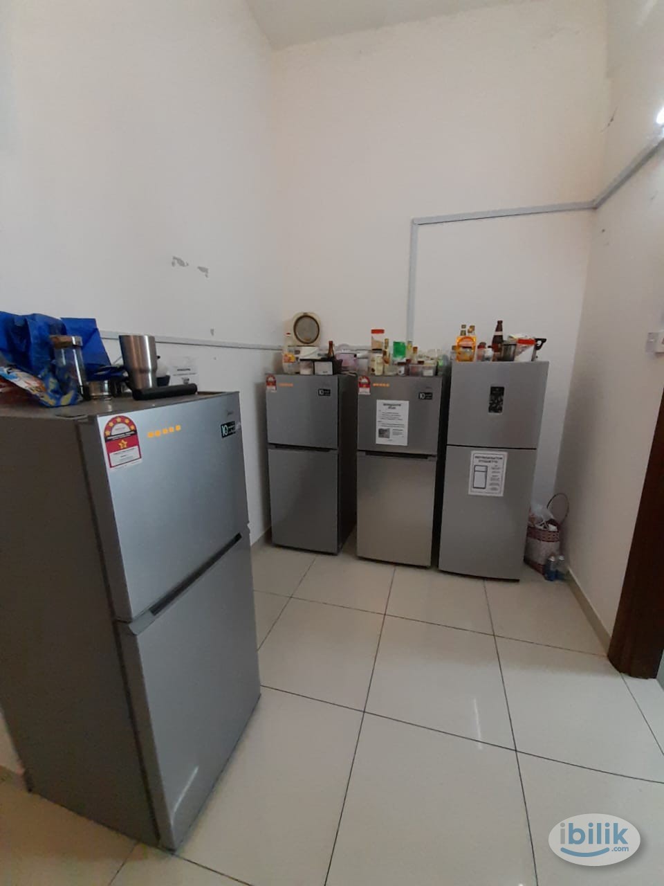 1 min Walking Distance to LRT TAMAN PARAMOUNTSingle Room at TamanParamount - Image 4