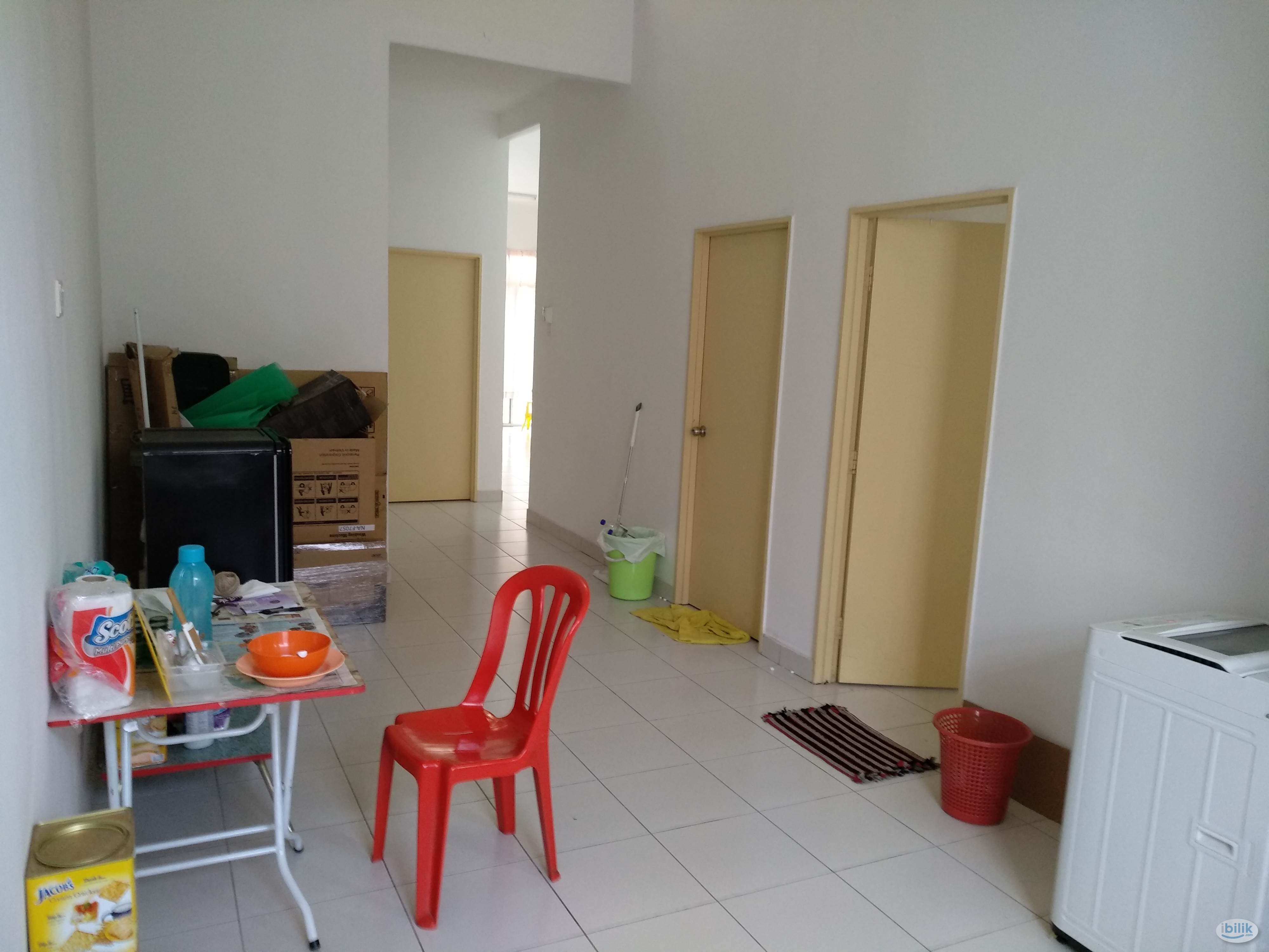 Middle Room at Bandar Putra Kulai, Kulai - Image 2