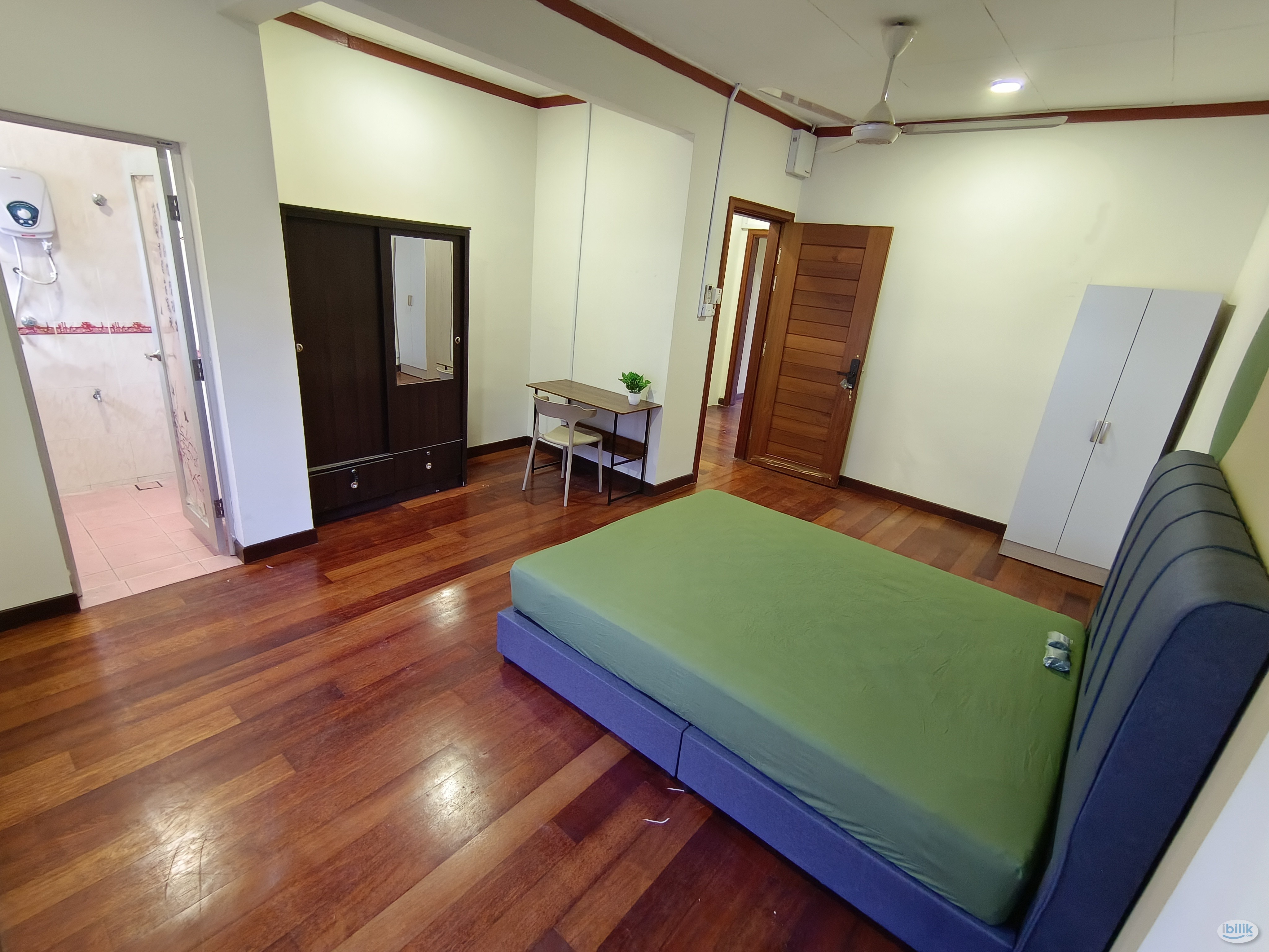 ✨Master Room at Setia Alam, ✨ 5min drive to Top Glove Tower, Kossan Tower, Peninsula Int School, Setia City Mall - Image 1