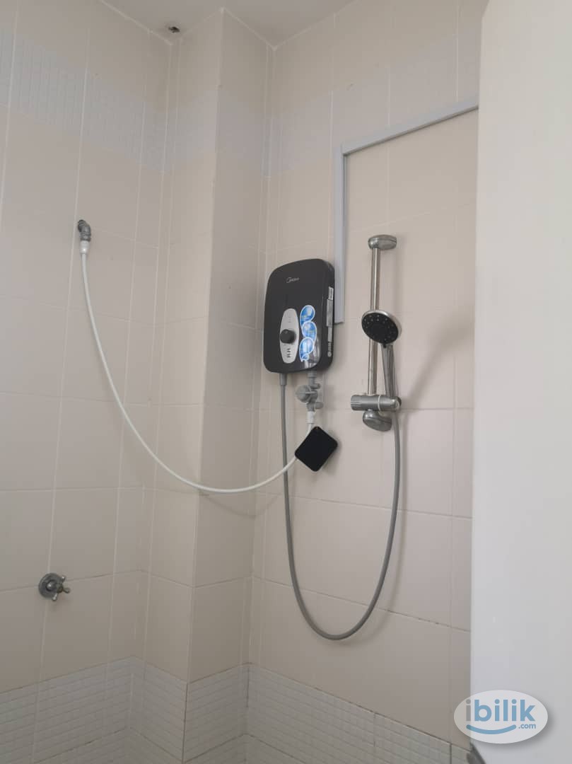✨Nice Private Middle Room ✨for rent at Setia Alam, Shah Alam, 🚗5min drive to top glove tower, bukit raja, setia city mal - Image 2