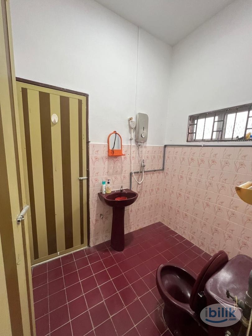 [FREE UTILITY/NEAR HTJ] Master Room at Rasah, Seremban - Image 5