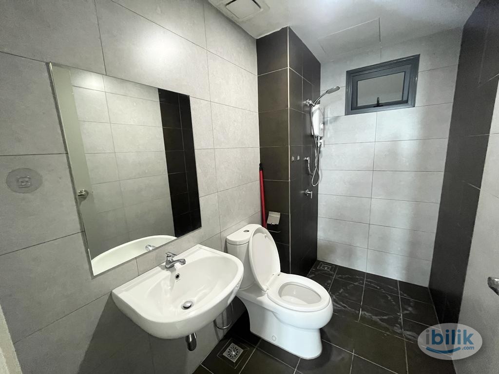 Clean Single Room at Setia Pinnacle, Sungai Ara - Image 5