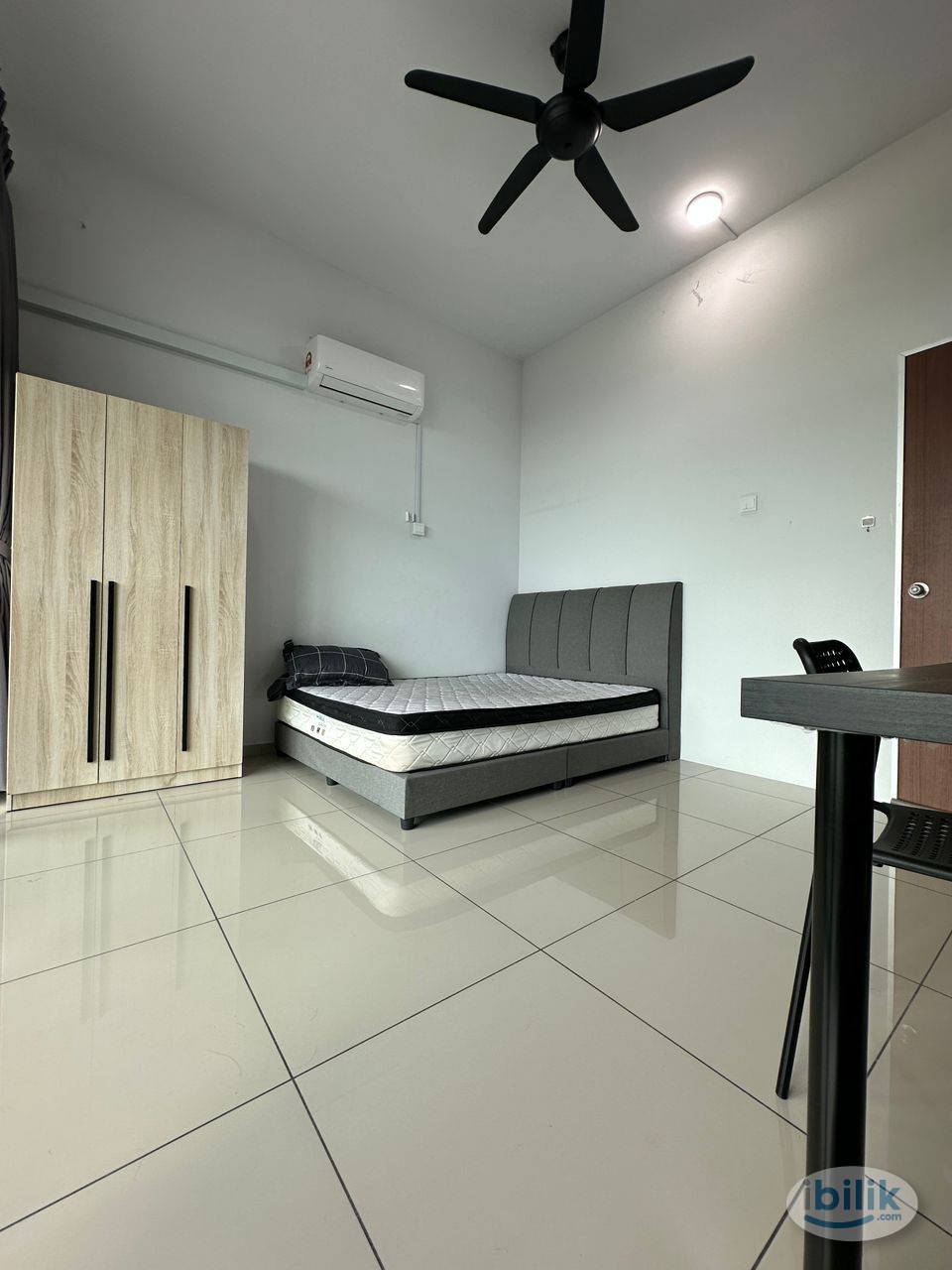 Cozy Middle Room with balcony at Abel Residence Condominium, Bukit Mertajam, Seberang Perai - Image 5