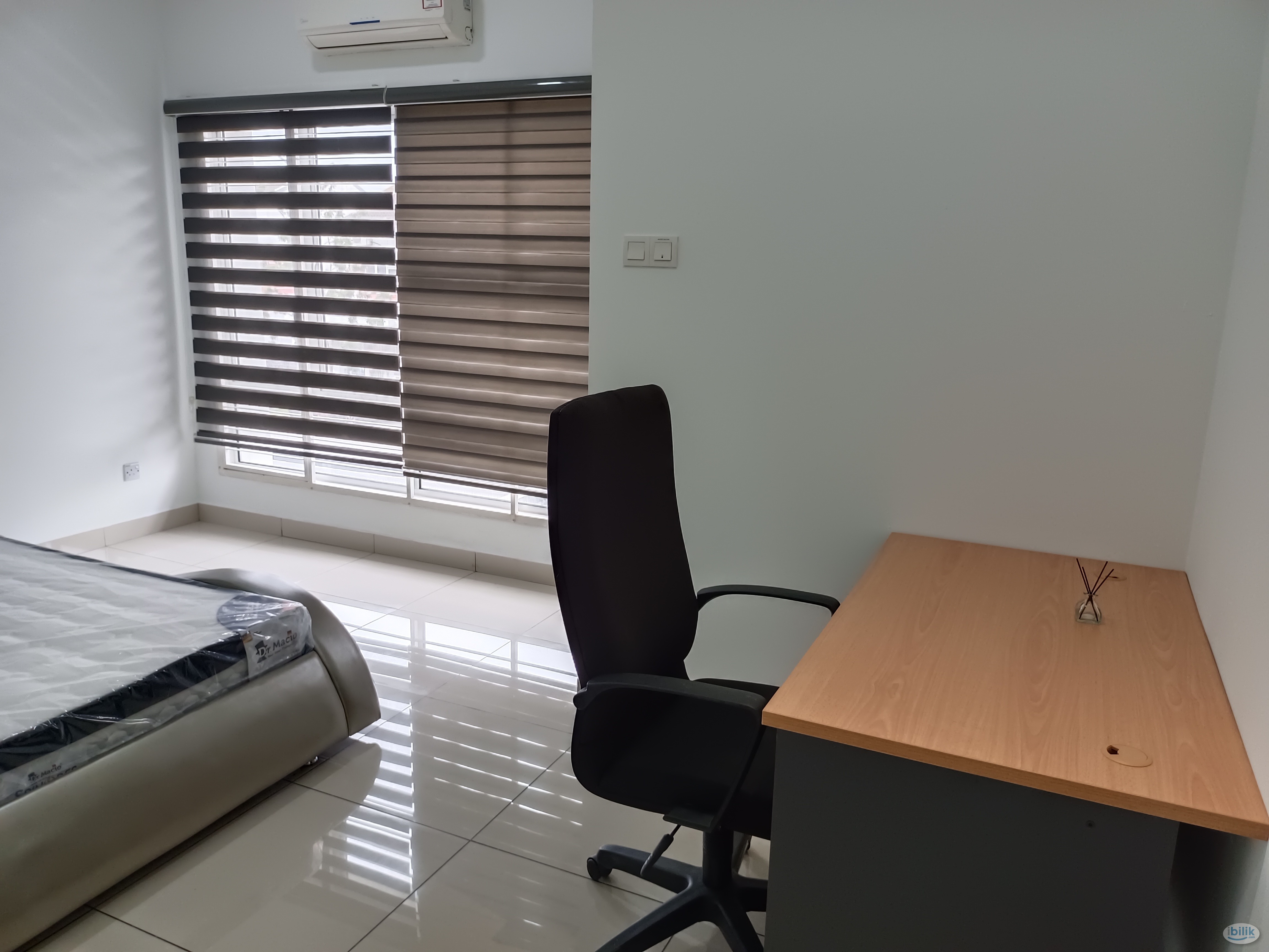 Master Room c/w Private Bathroom & Included Utility & Unifi for Rent in Bandar Botanic Gated Guarded House - Image 2