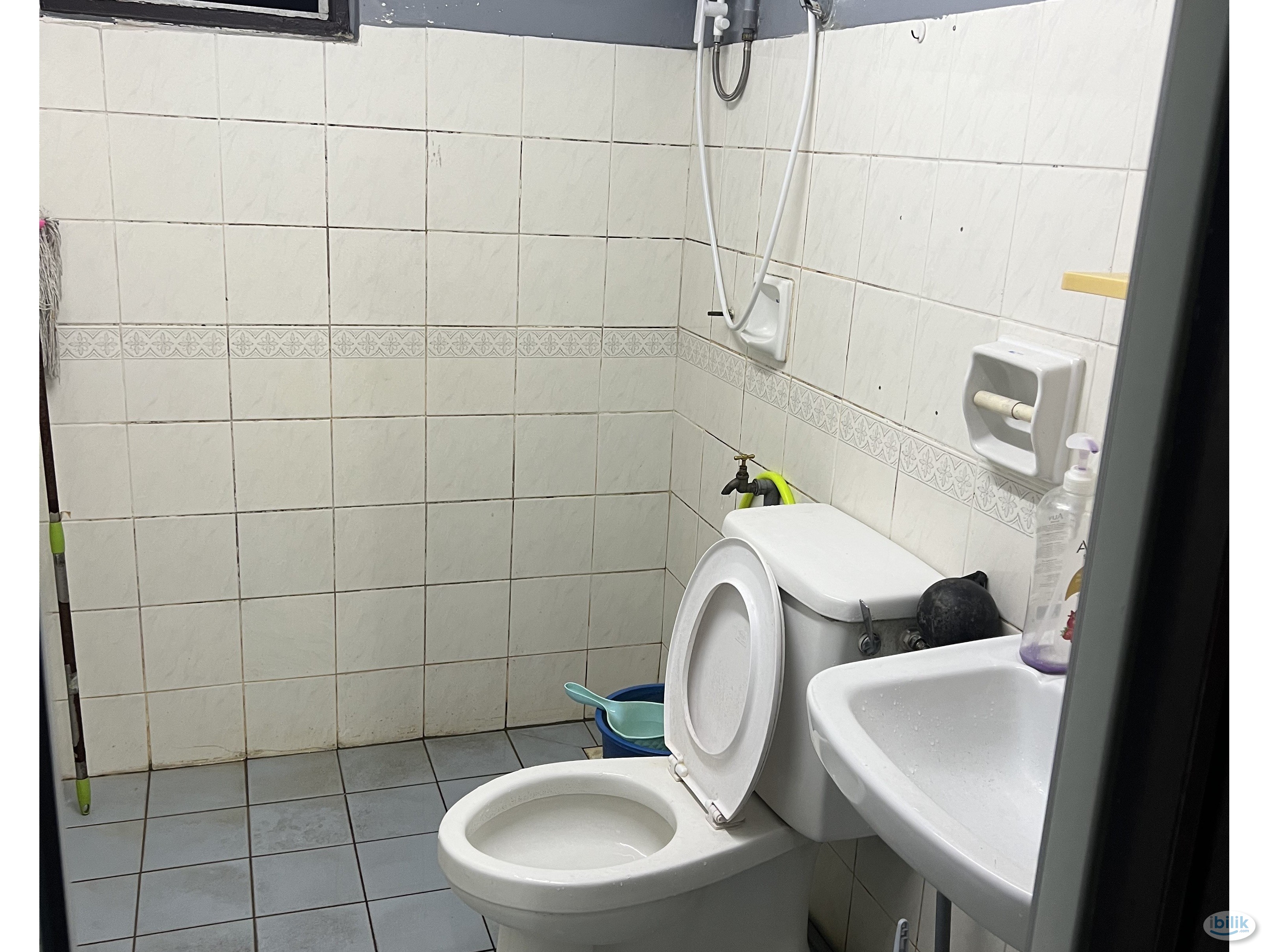 Middle Room at Pantai Hillpark 2, Pantai - Image 3