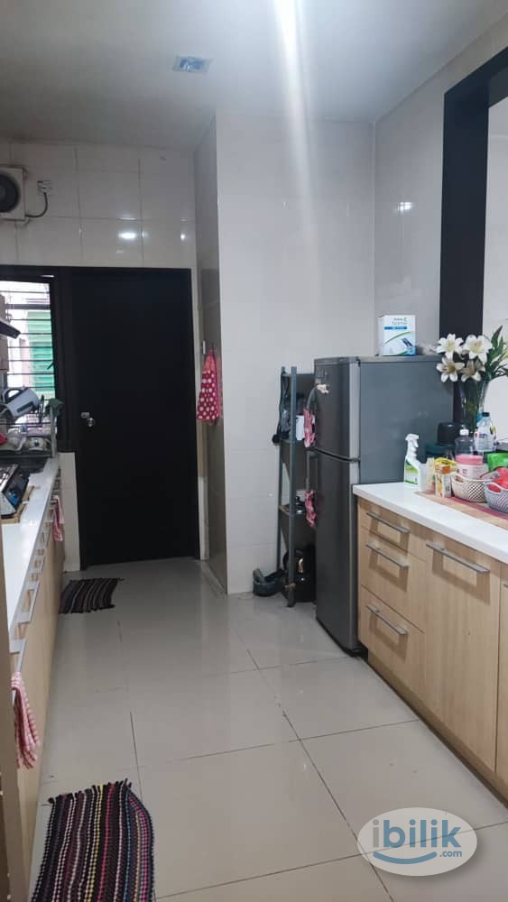 Middle Room at Desa Idaman Residences, Puchong - Image 2