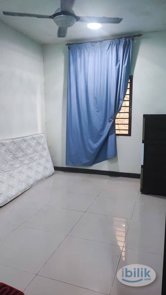 Middle Room at Desa Idaman Residences, Puchong - Image 3