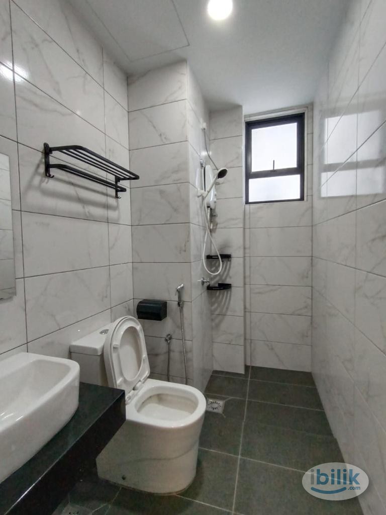 Middle Room with balcony at Abel Residence Condominium, Bukit Mertajam, Seberang Perai - Image 2